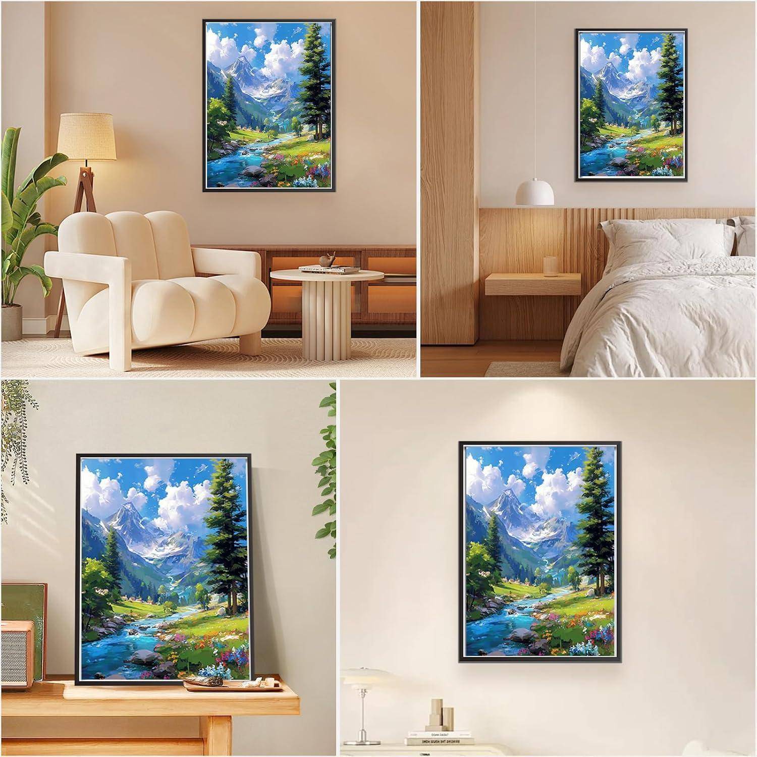 Gerahmtes Landschaftsgemälde eines Bergtals mit Fluss, Bäumen und Blumen, dargestellt als Wanddekoration in vier verschiedenen Wohnräumen.