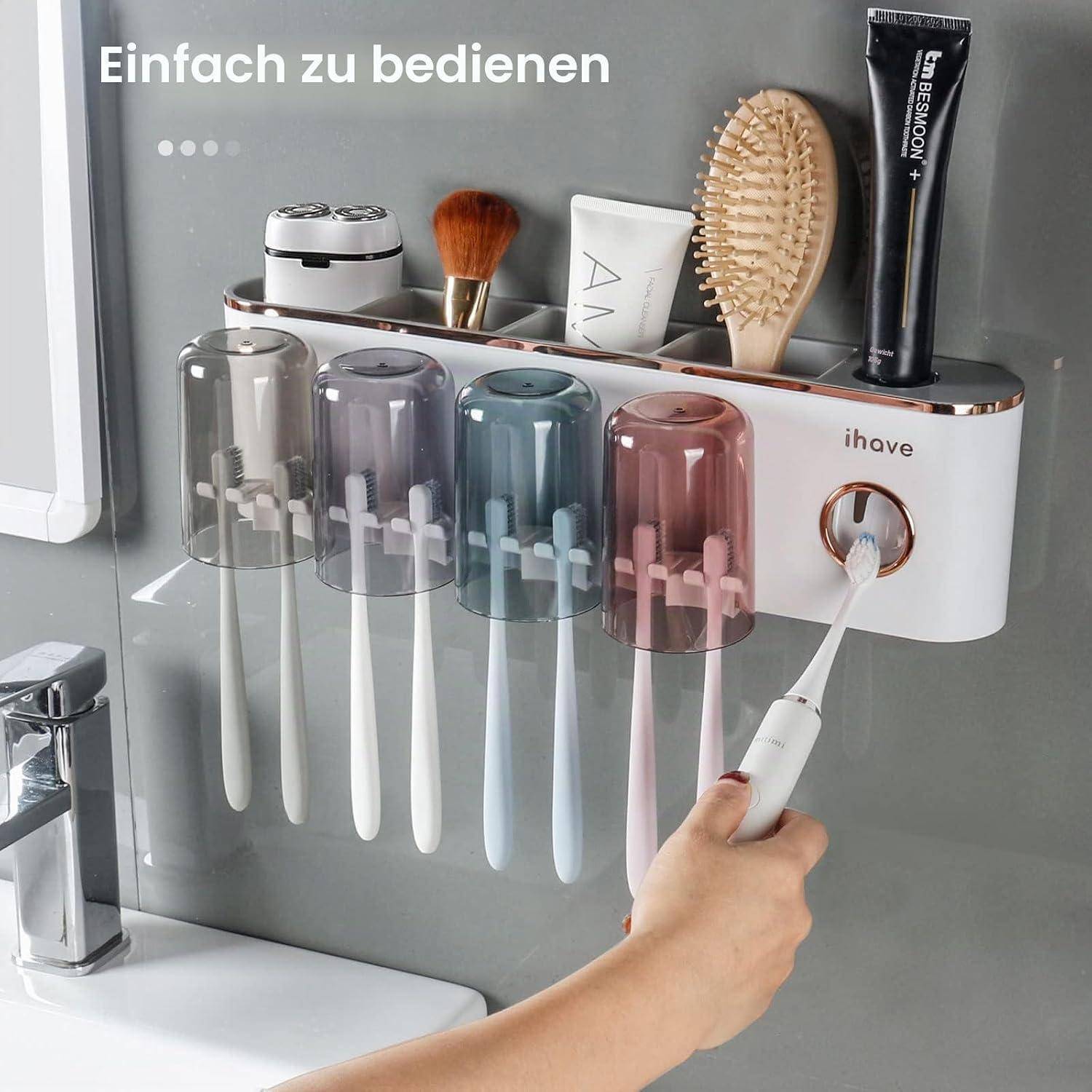 Wandmontierter Zahnbürstenhalter mit vier abgedeckten Zahnburstplätzen und Stauraum für Zahnpasta, Bürste und Rasierer; eine Hand führt eine elektrische Zahnbürste ein. Der Text lautet „Einfach zu bedienen
