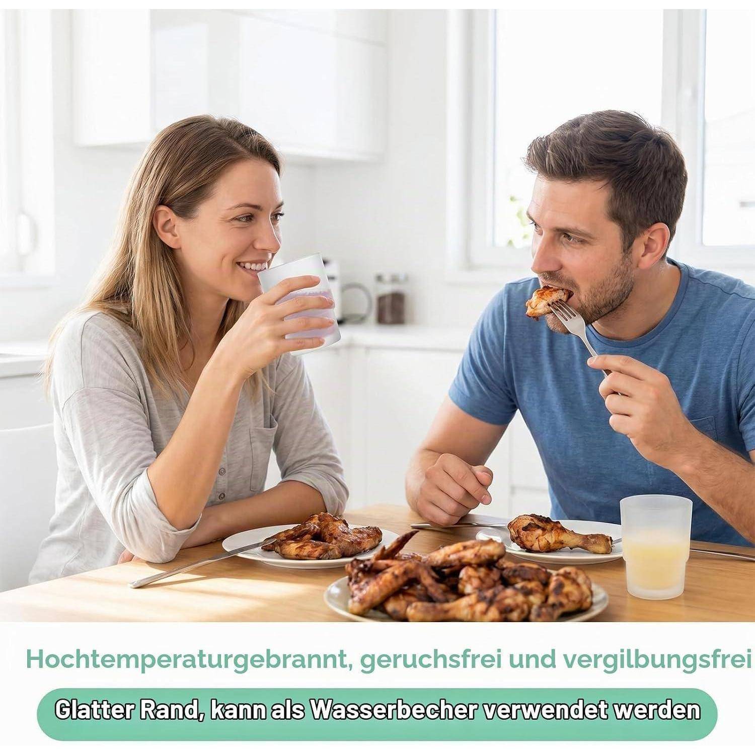 Mann und Frau teilen eine Mahlzeit an einem Tisch; der deutsche Text darunter besagt, dass das Produkt hochtemperaturgebrannt, geruchlos, verfärbungsfrei ist und einen glatten Rand hat, der als Wasserbecher verwendbar ist.