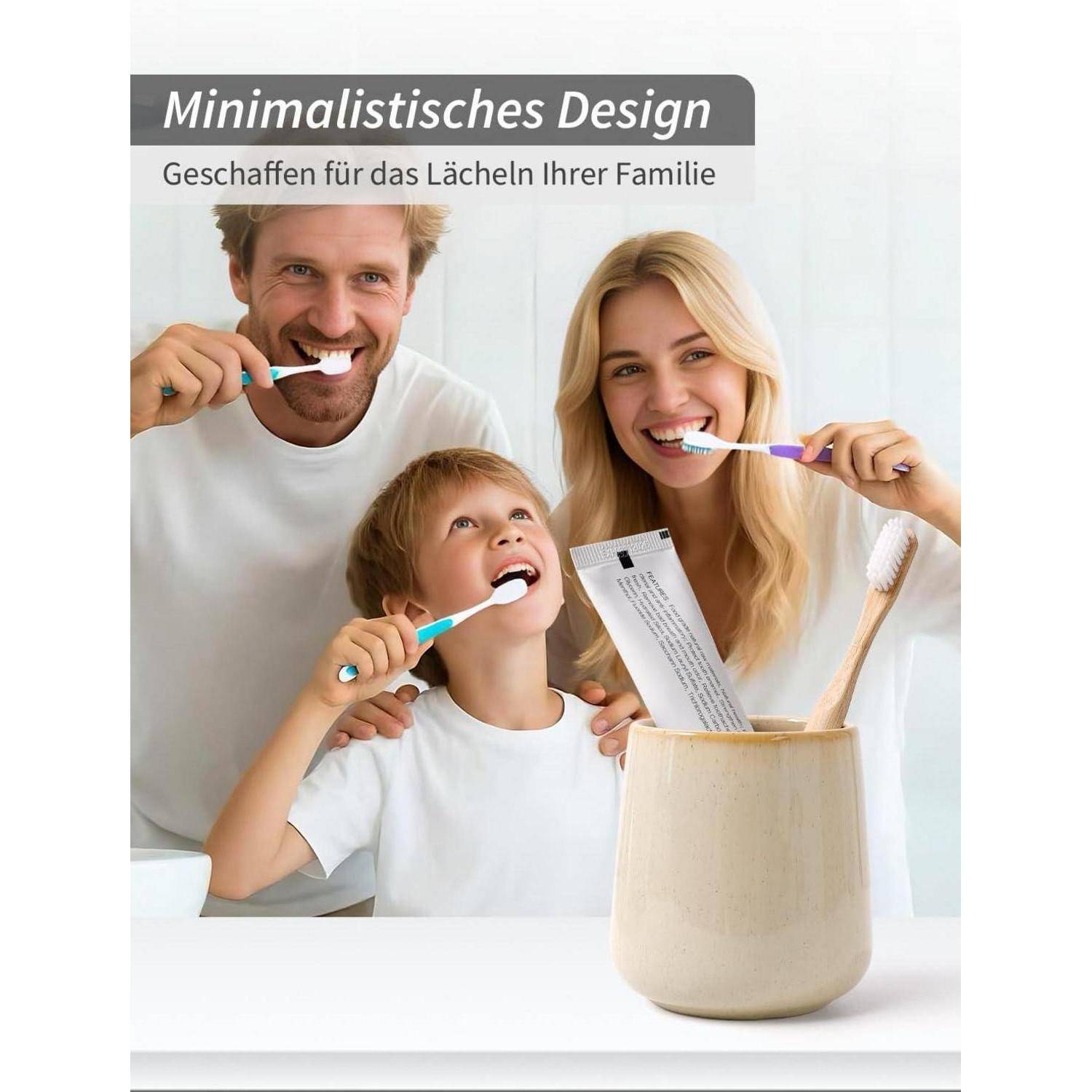 Glückliche Familie putzt sich die Zähne mit einem Zahnbursthalter im Vordergrund; deutscher Text lautet „Minimalistisches Design