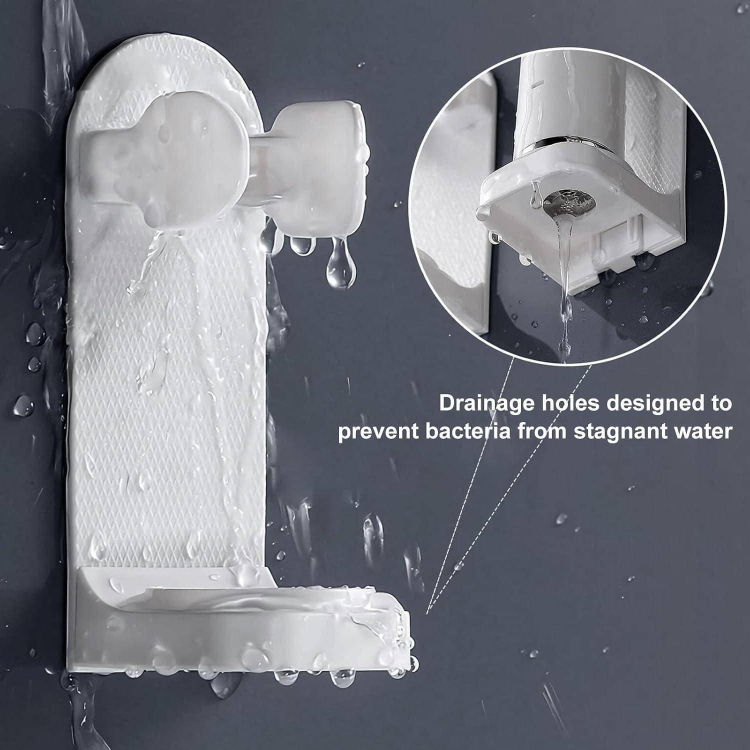 Weiß montierter Wand-Seife oder Desinfektionsmittelspender mit sichtbaren Ablöchern, aus denen Wasser tropft, gekennzeichnet als dazu ausgelegt, stagnierendes Wasser und Bakterien zu verhindern.