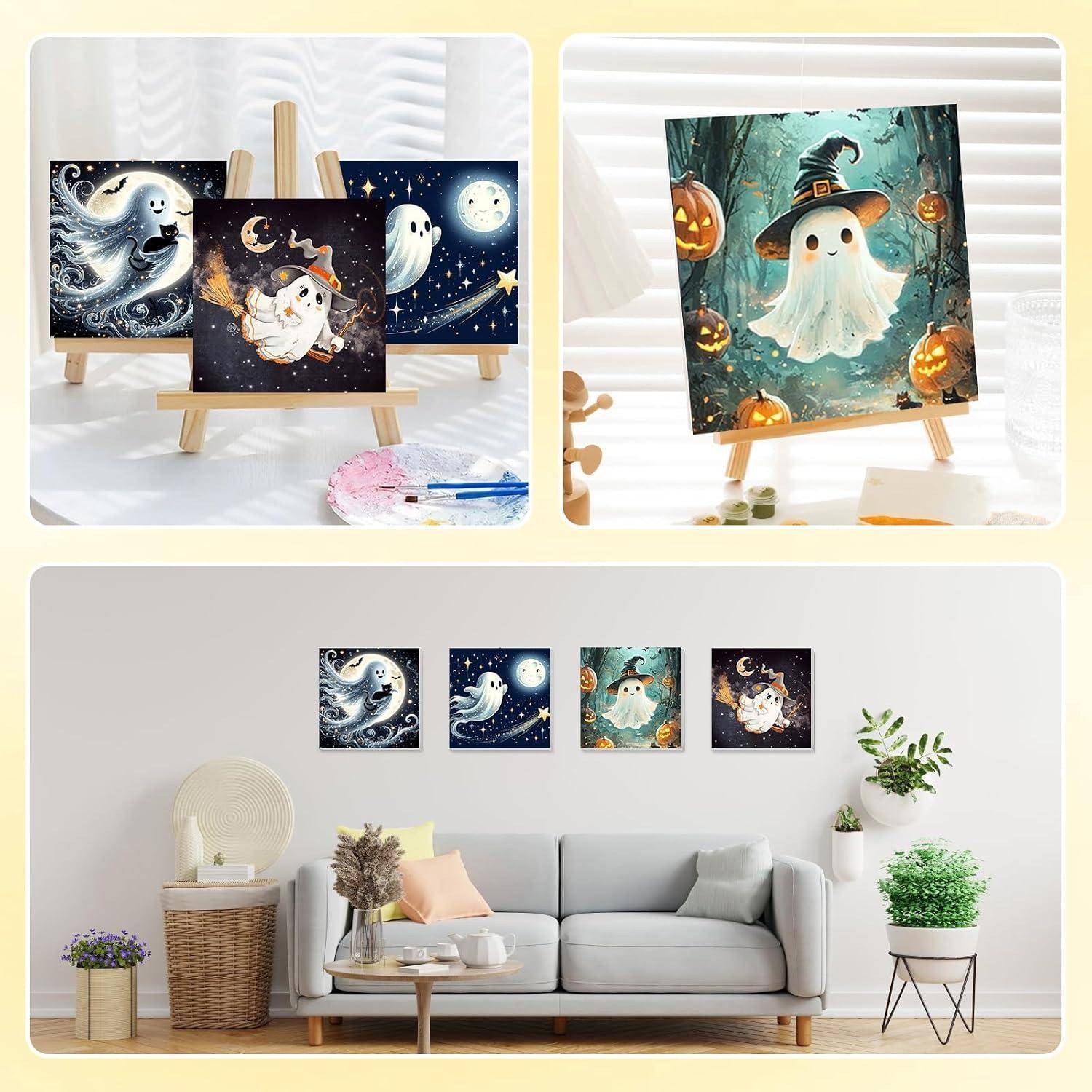 Beispiel-Geistergemälde zu Halloween auf Staffeleien und als vier kleine Wandkunstdrucke im Wohnzimmer ausgestellt.