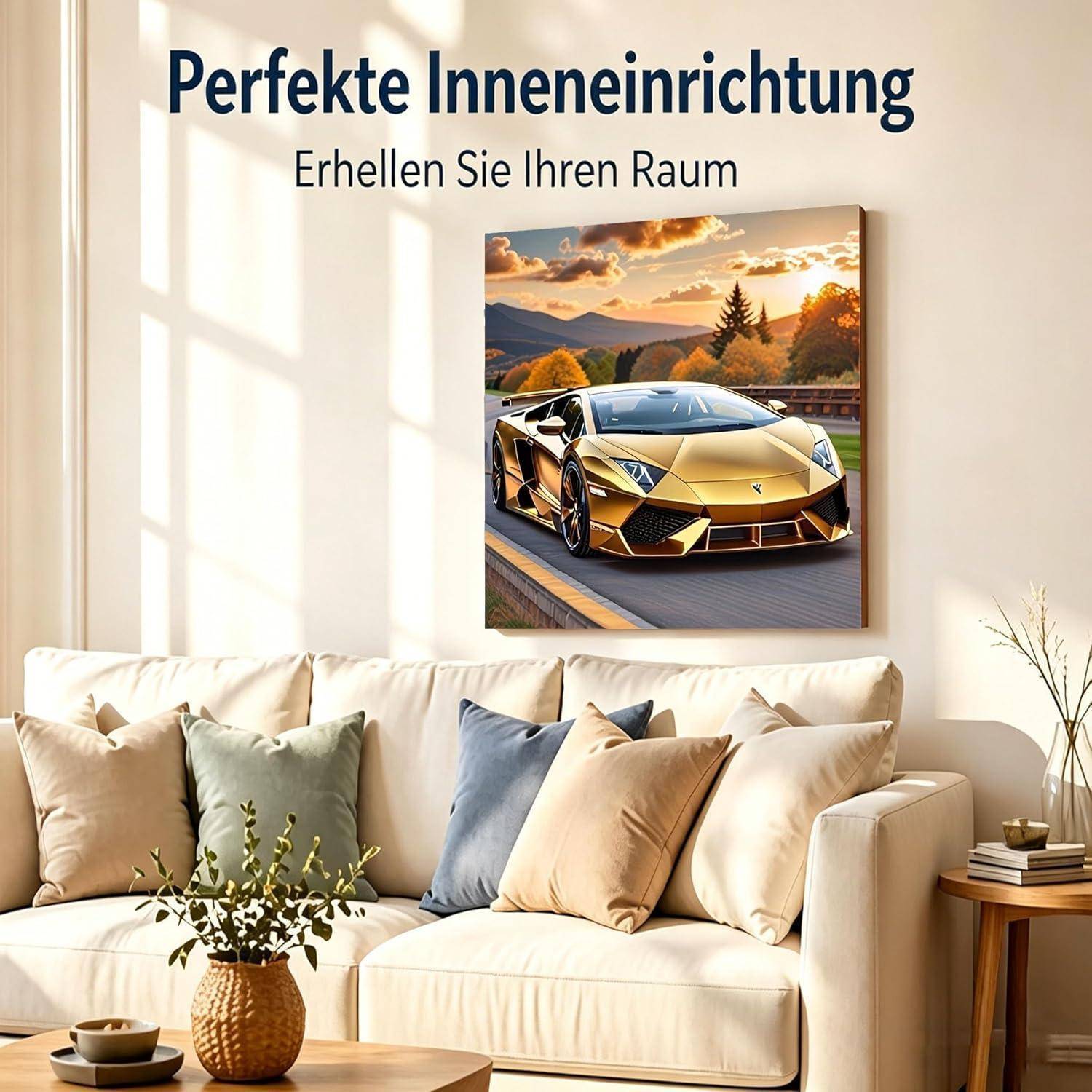 Ein stilvolles Wohnzimmer mit einem Sofa und Wandkunst eines Sportwagens, überlagert mit deutschem Text 