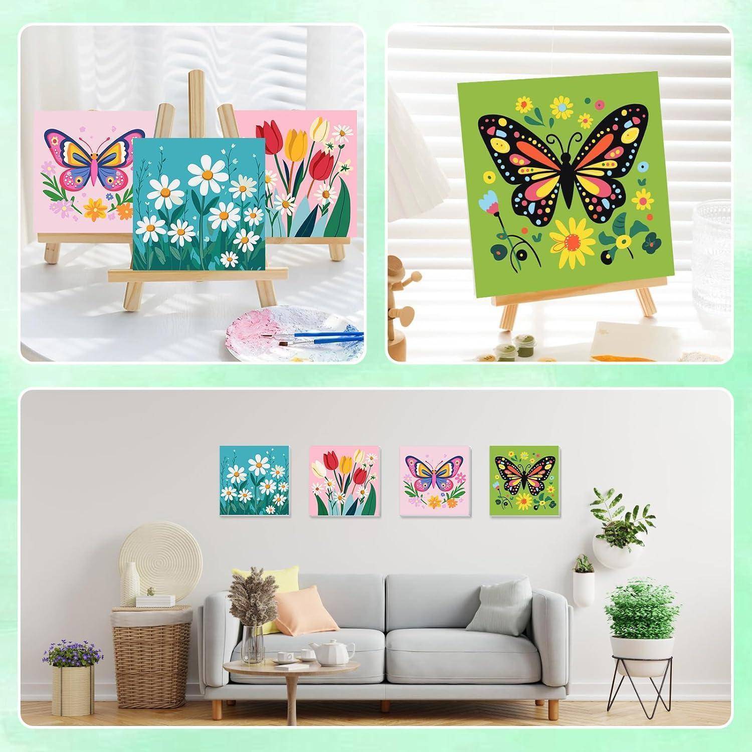 Bunte Schmetterlinge und Blumengemälde auf kleinen Staffeleien ausgestellt, mit einer Wohnzimmerszenerie, die vier gerahmte Blumen- und Schmetterlingsdrucke über einem Sofa zeigt.