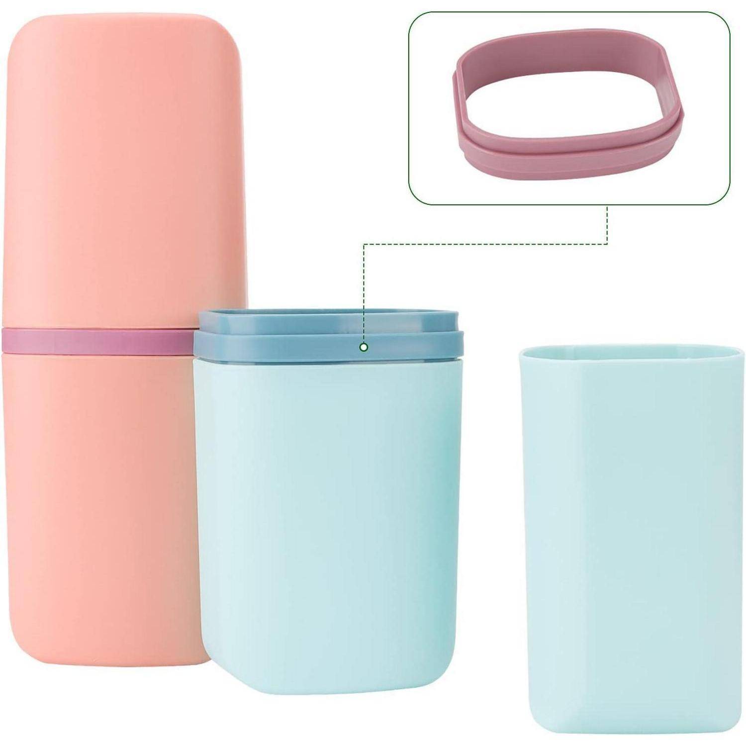 Stapelbarer Behälterset in Pastelltönen aus Rosa und Blau mit abnehmbarem rosa Verschlussband, dargestellt in einer eingefügten Nahaufnahme.