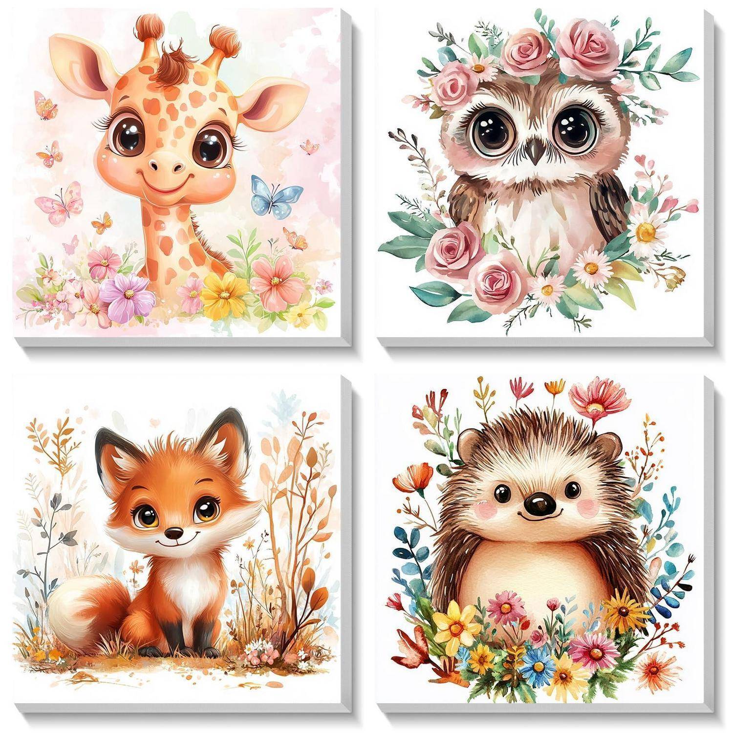 Vier süße Aquarell-Tierdrucke: eine Giraffe, eine Eule, ein Fuchs und ein Igel, umrahmt von Blumen und Schmetterlingen.