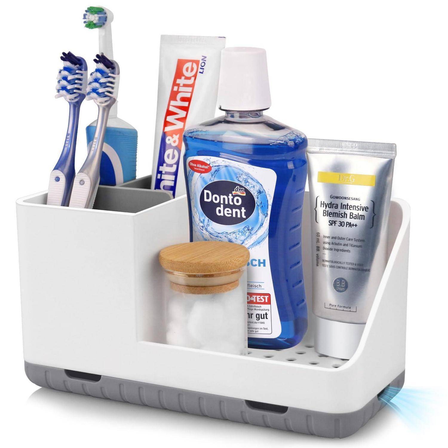 Badezimmer-Arbeitsflächenorganizer, der zwei Zahnbürsten, Zahnpasta, Mundwasser, Lotion und ein kleines Glas hält.