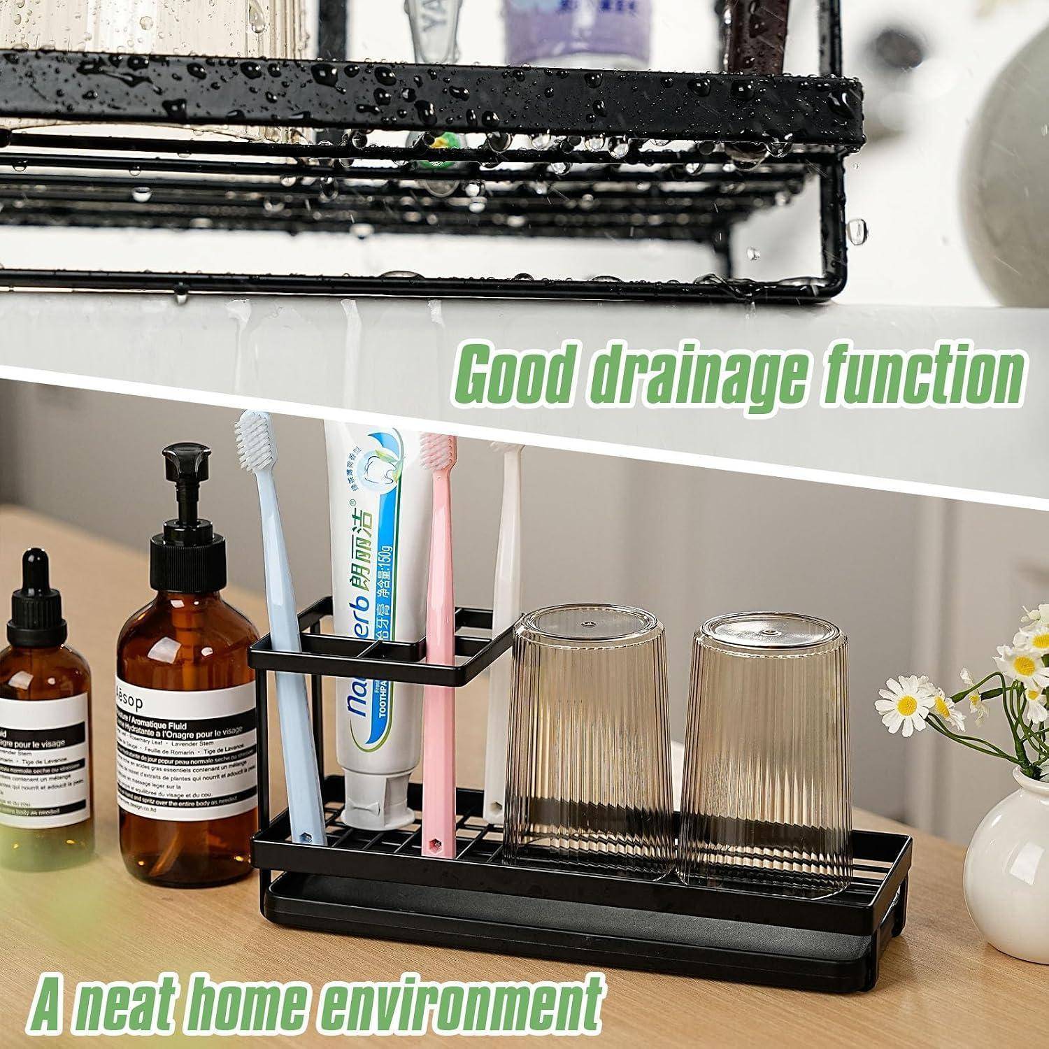 Badezimmer-Arbeitsplatte-Organizer mit Zahnbürsten, Zahnpasta, Flaschen und umgestürzten Tassen, der gute Drainage und eine ordentliche Wohnumgebung zeigt.