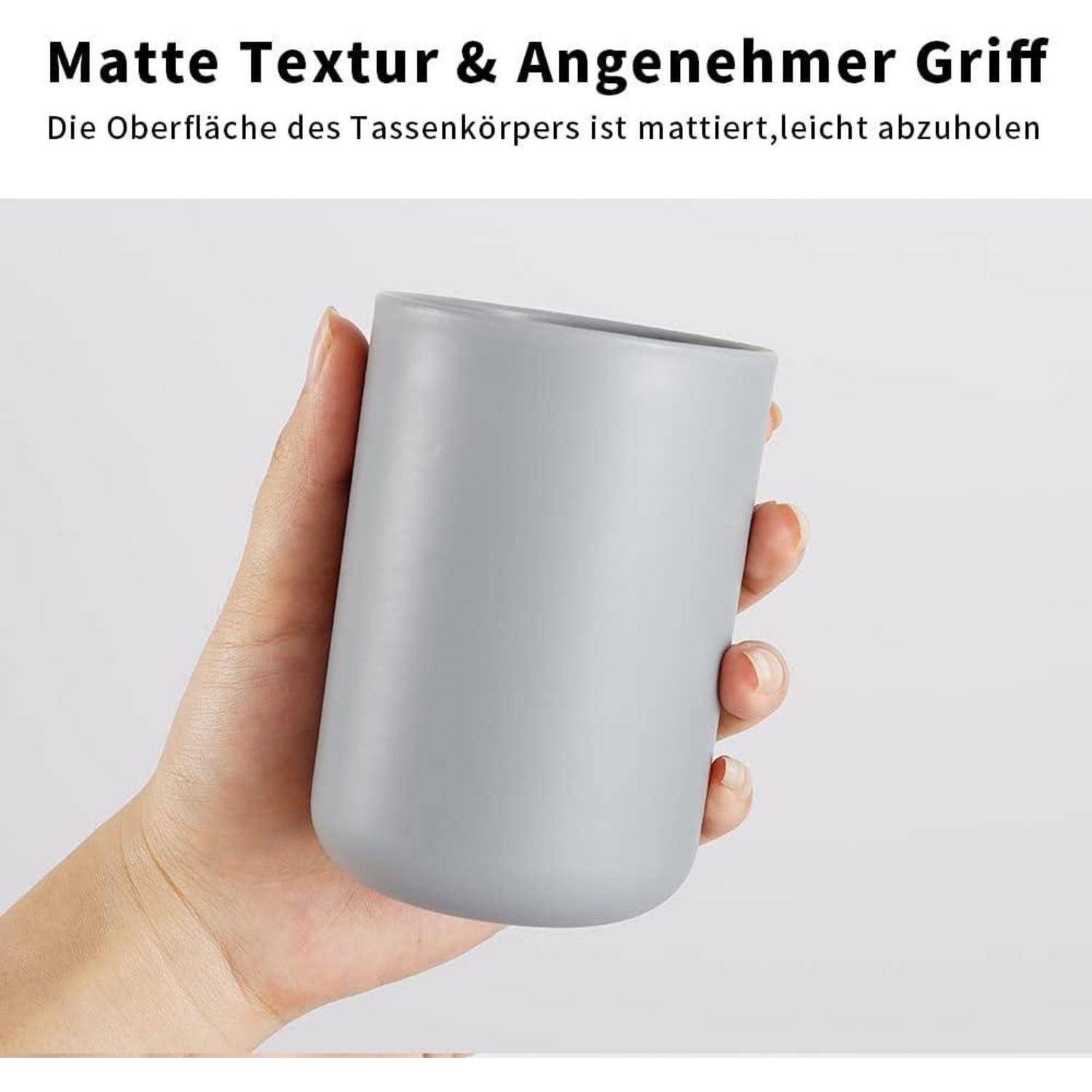 Hand hält eine matte graue Tasse; deutscher Text besagt „Matte Textur & Angenehmer Griff