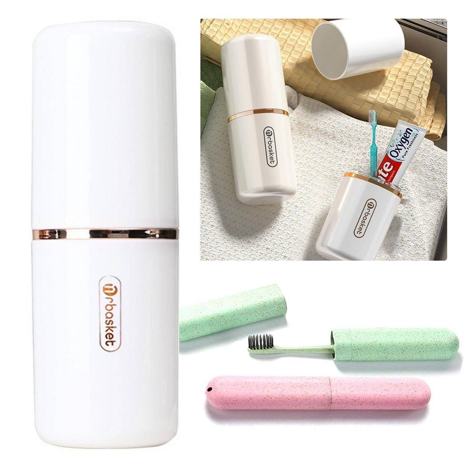 Weißer zylindrischer Brosket-Reisekoffer mit abnehmbarem Deckel, gezeigt mit Zahnbürste, Zahnpasta und Körperpflegeprodukten; Zahnbürstenetuis in Mint und Pink.