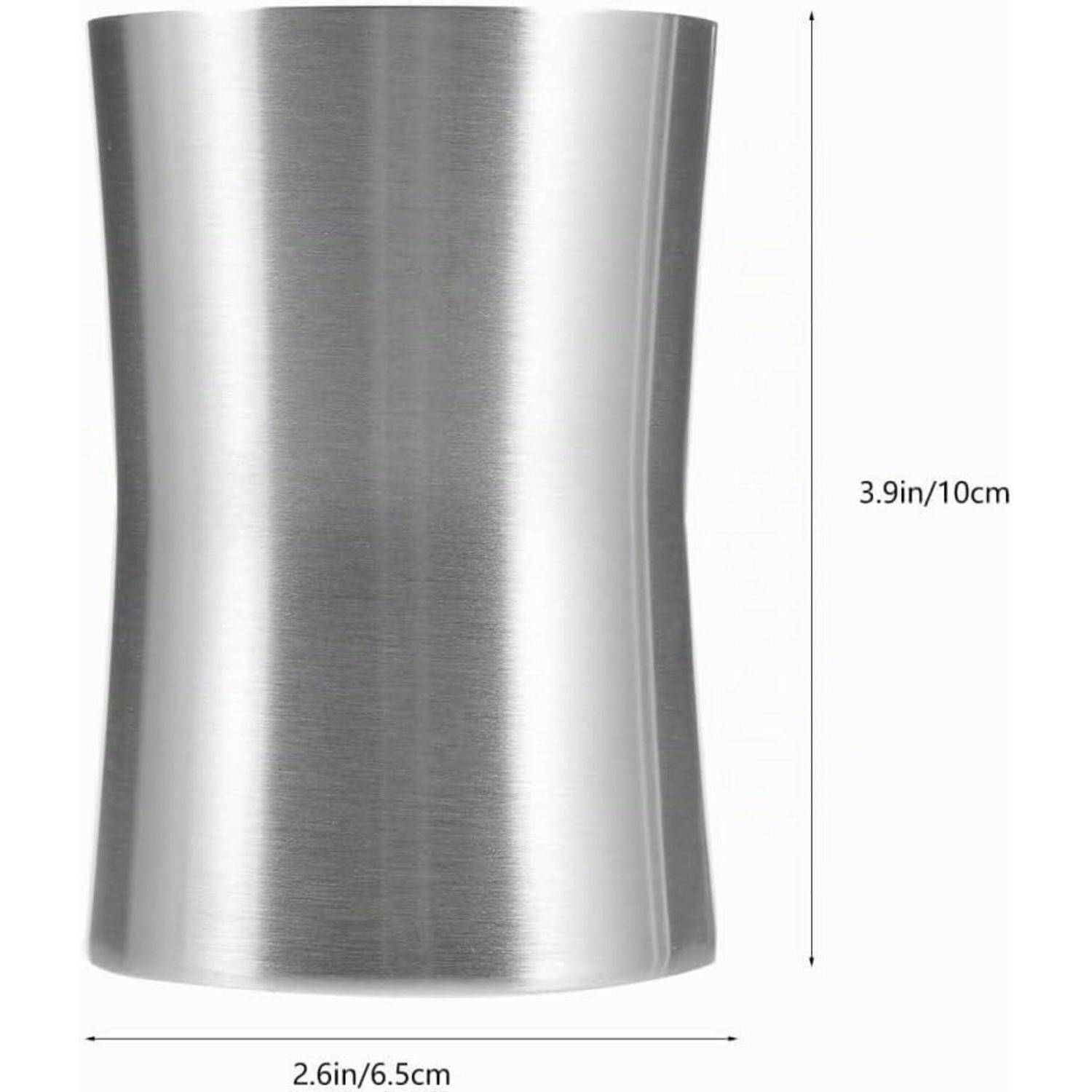 Becher aus Edelstahl mit zylindrischer Form, gezeigt mit beschrifteten Abmessungen von 3,9 Zoll/10 cm Höhe und 2,6 Zoll/6,5 cm Breite.