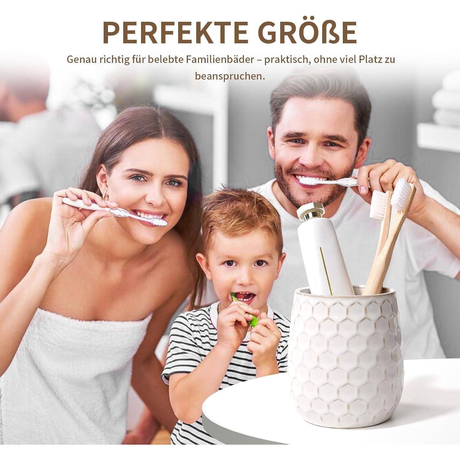 Eine lächelnde Familie putzt sich die Zähne im Badezimmer; der deutsche Text sagt „PERFEKTE GRÖSSE