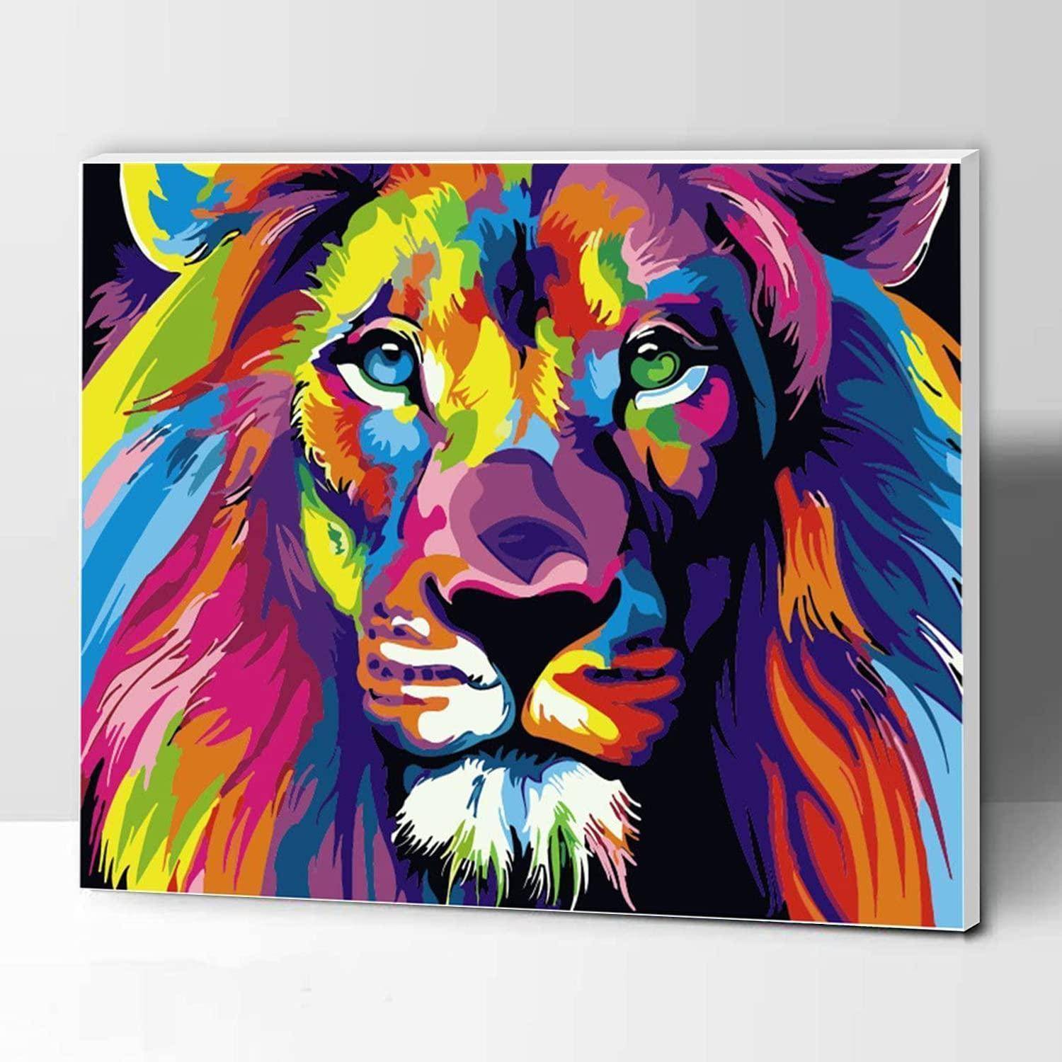 Lebhaftes Pop-Art-Gemälde eines Löwengesichts, dargestellt in einer gewagten mehrfarbigen Nahaufnahme auf einer Leinwand