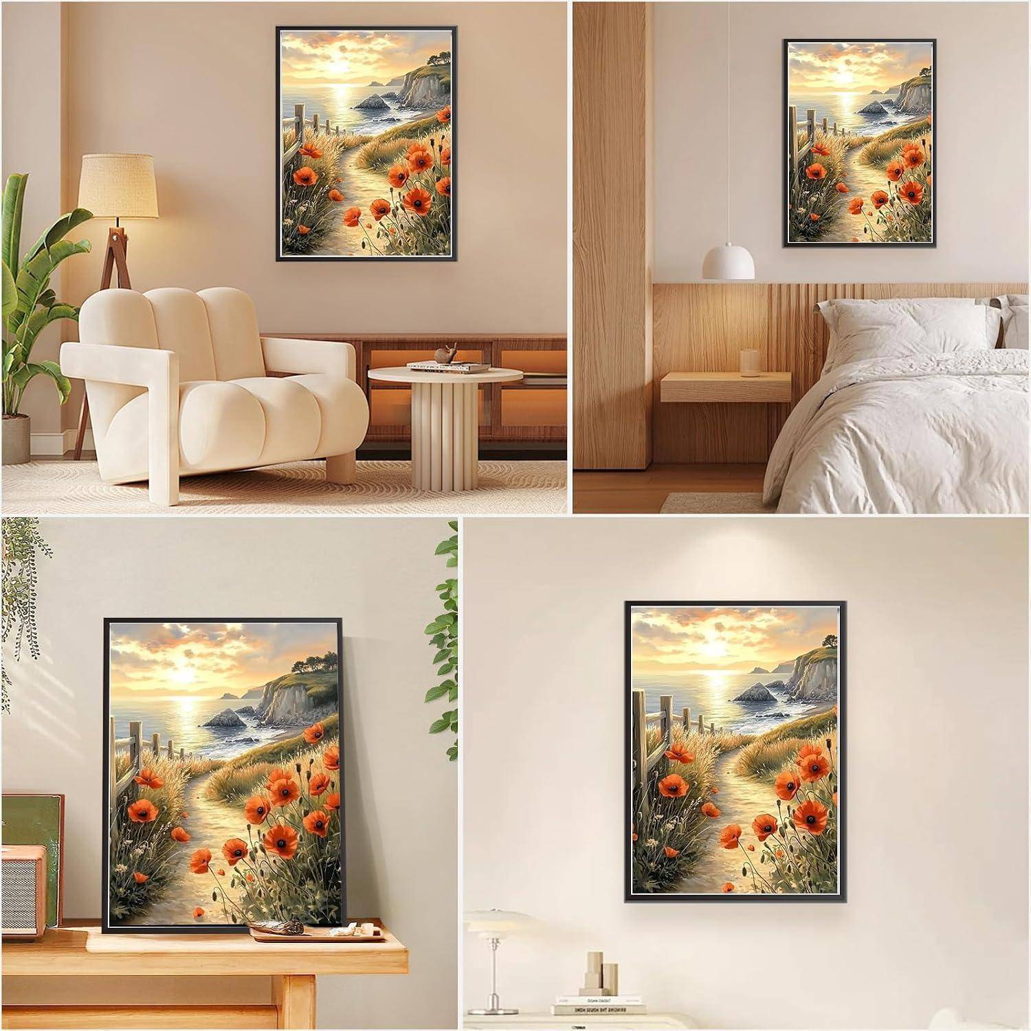 Gerahmtes Landschaftsgemälde eines Küstenweges mit Mohnblumen bei Sonnenuntergang, dargestellt in vier Raumeinrichtungen als Wanddekoration.