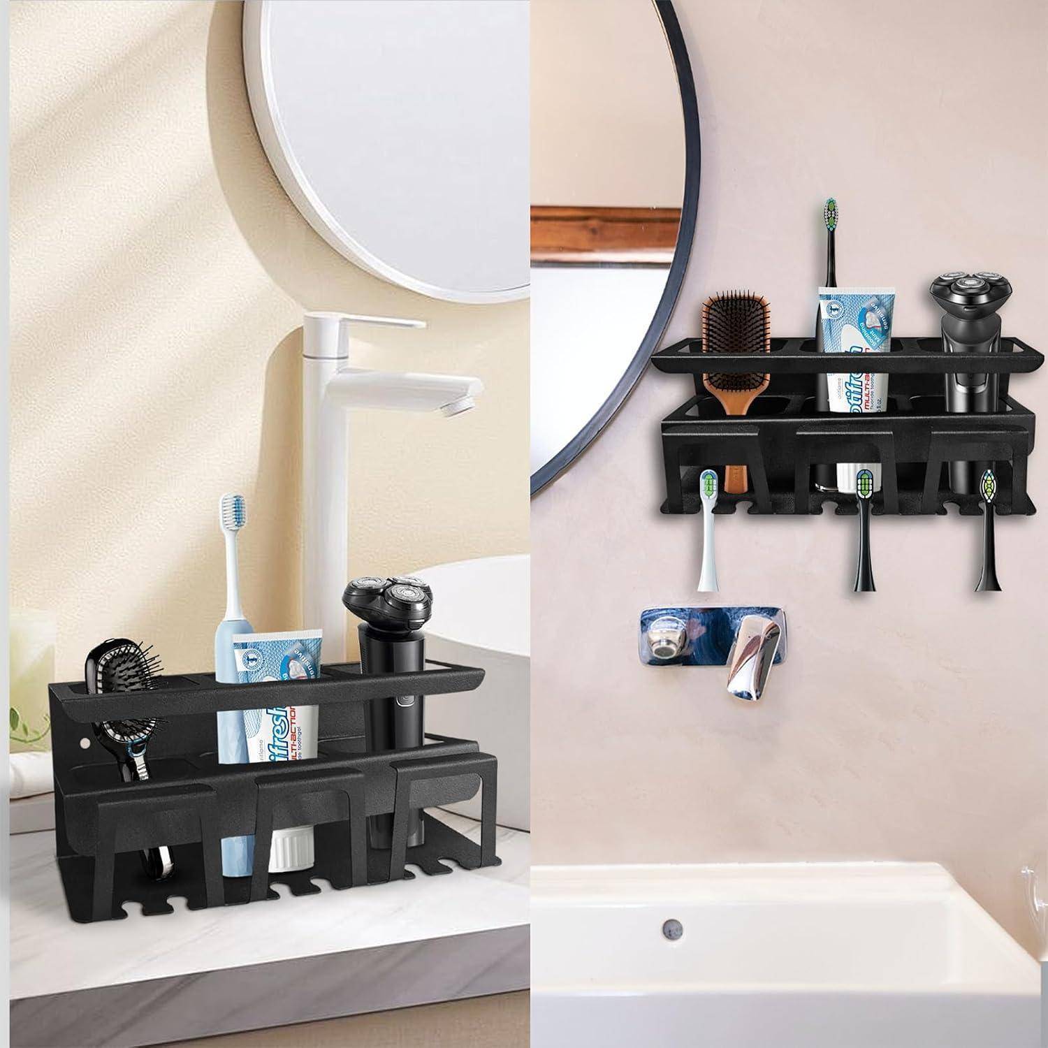 Schwarzer, an der Wand montierter Badezimmerorganizer, der Zahnbürsten, Zahnpasta, eine Haarbürste und einen elektrischen Rasierer neben einem Waschbecken und Spiegel hält.