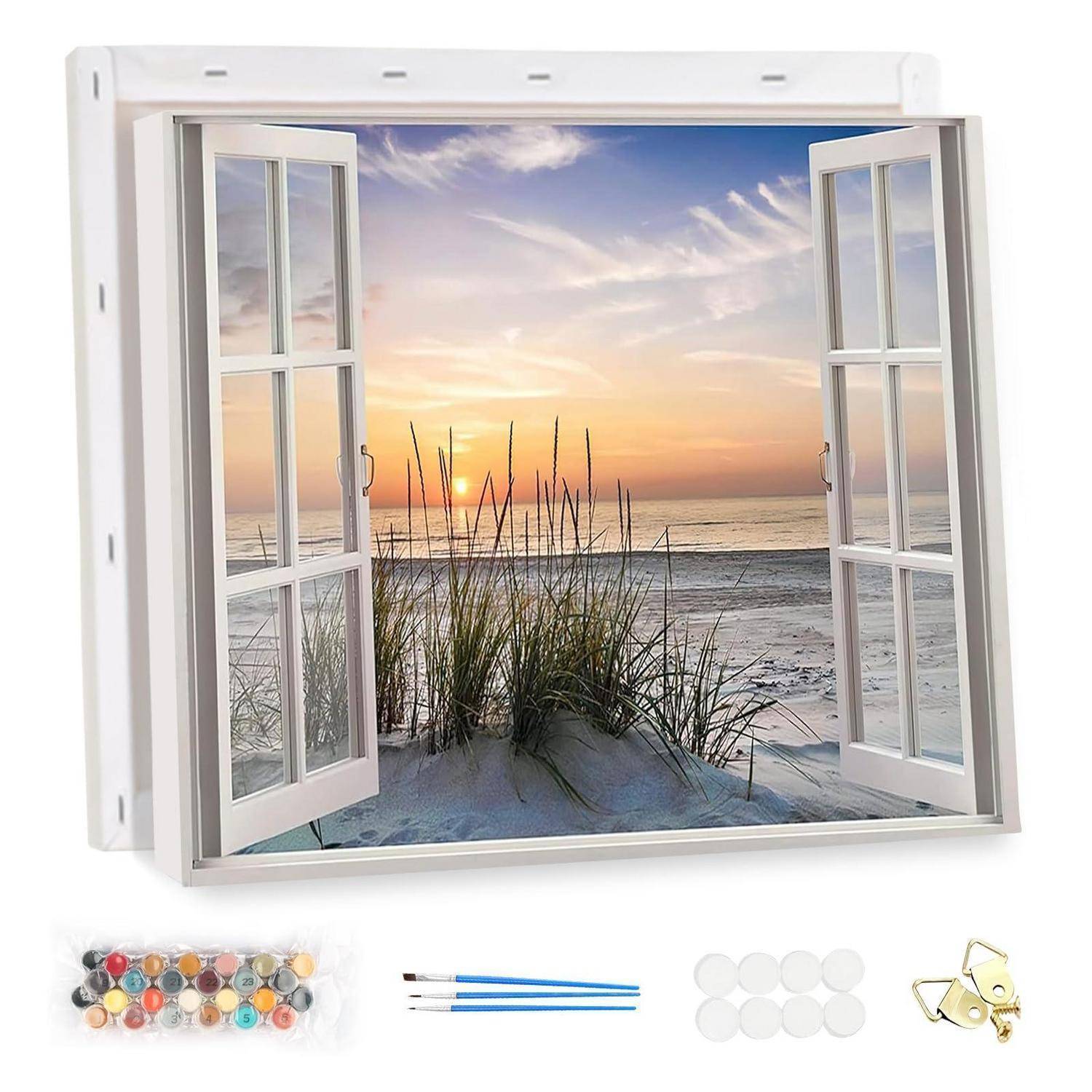 Ein an der Wand montiertes Fenster-Attrappe zeigt einen Strandsonnenuntergang mit geöffneten weißen Läden; darunter sind Kunstwerke enthalten: Steine, Pinsel und leere runde Magnete.