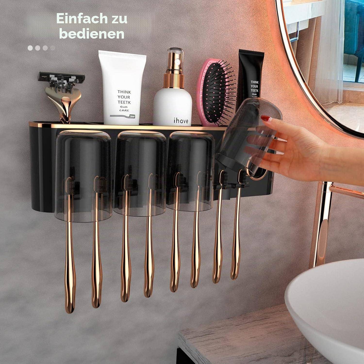 Wandmontierter Badorganizer mit Fächern, die Rasierer, Zahnbürsten und Toilettenartikel halten; eine Hand entfernt einen durchsichtigen Becher. Der Text lautet „Einfach zu bedienen