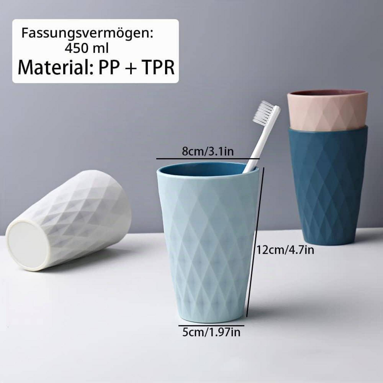 Drei facettierte Becher mit Größenangaben: 450-ml-Fassungsvermögen, Material PP + TPR, ca. 12 cm hoch und 5 cm breit.
