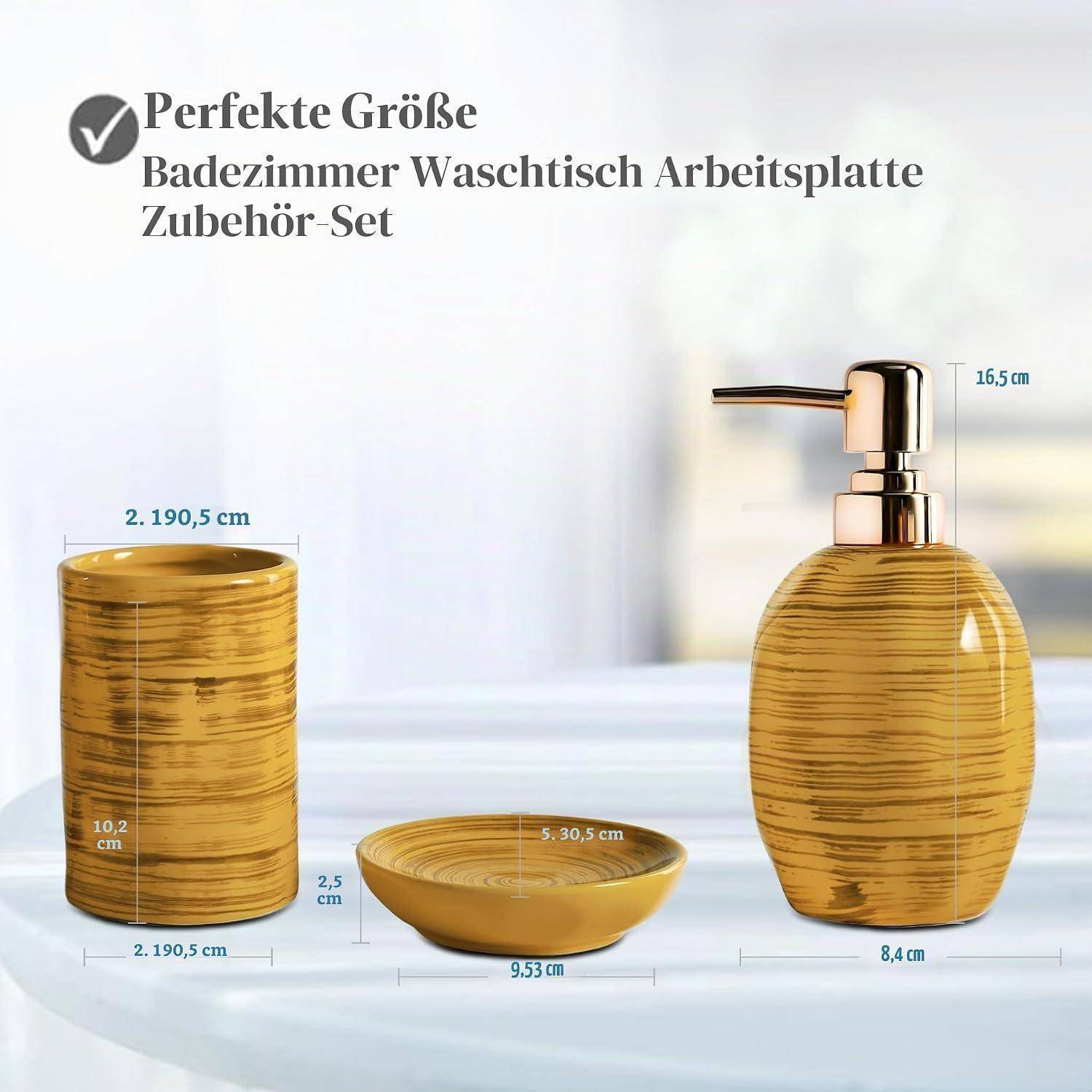 Badezimmer-Arbeitsplatte Zubehörset mit drei Bambusstil-Artikeln: ein Becher, eine Seifenschale und ein Pumpspender, gezeigt mit Abmessungen in Zentimetern gekennzeichnet.
