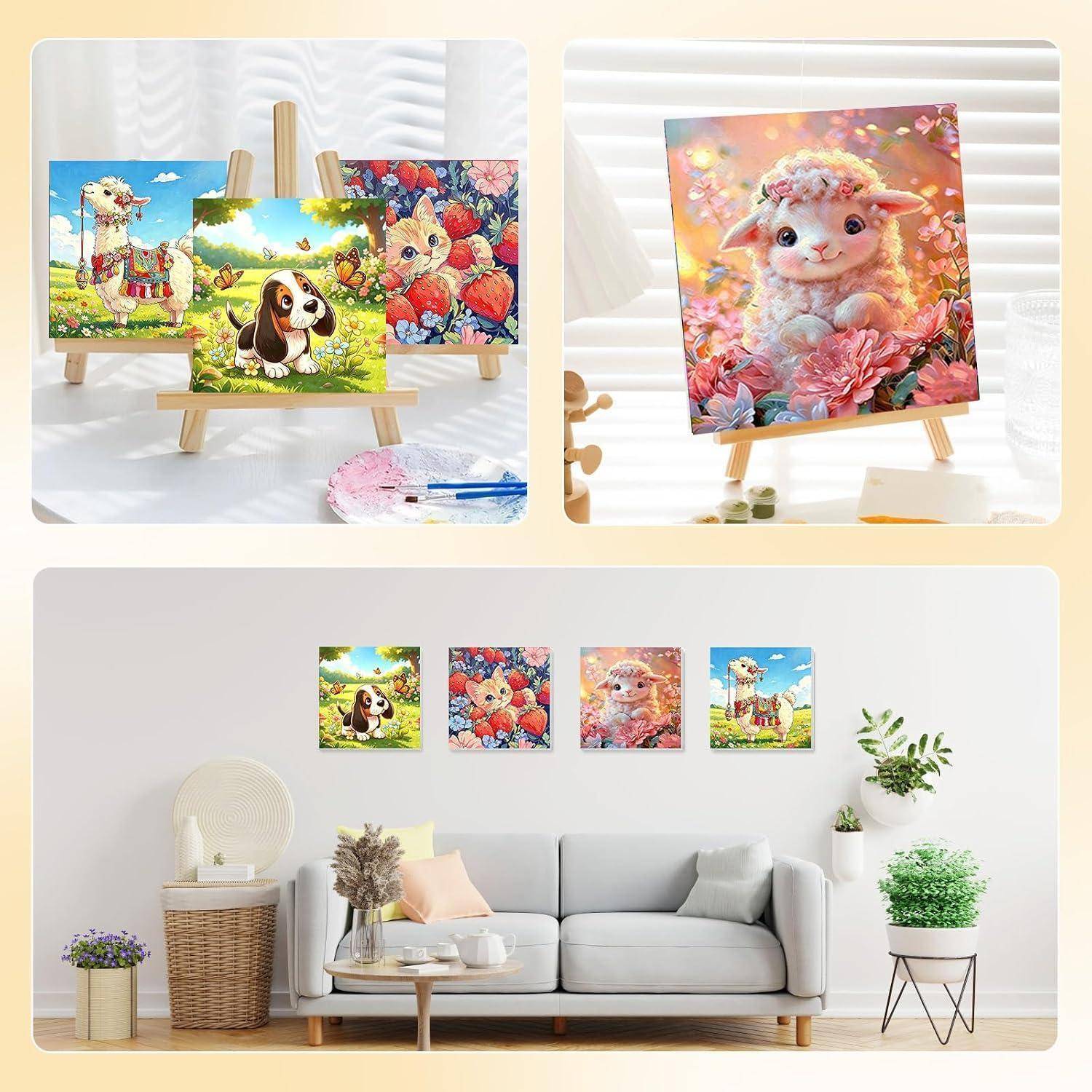 Collage aus kleinen bunten quadratischen Tiergemälden auf Staffeleien und als Wandkunst in einem Wohnzimmer ausgestellt; umfasst einen Hund, ein Lamm und Blumendesigns.