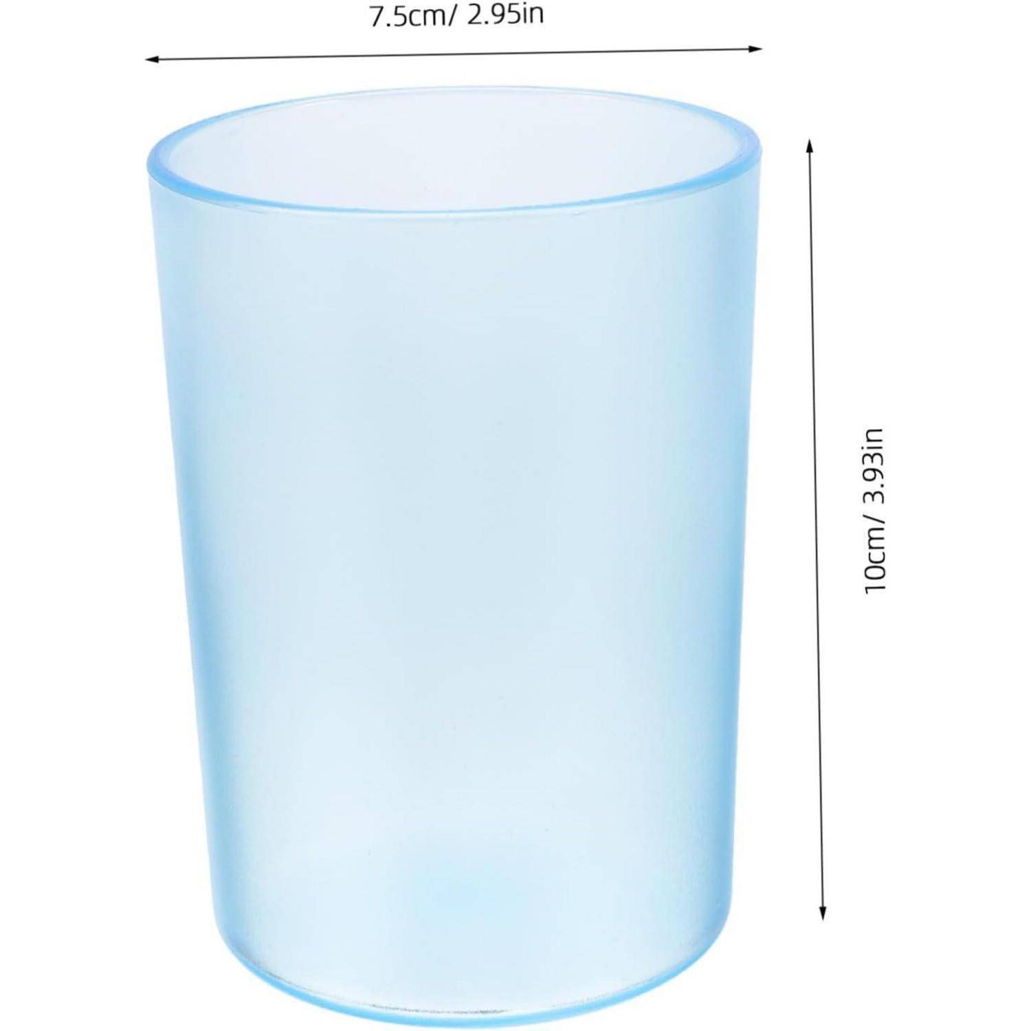 Hellblauer durchscheinender zylindrischer Becher, 10 cm hoch und 7,5 cm breit, dargestellt mit Bemaßungspfeilen.