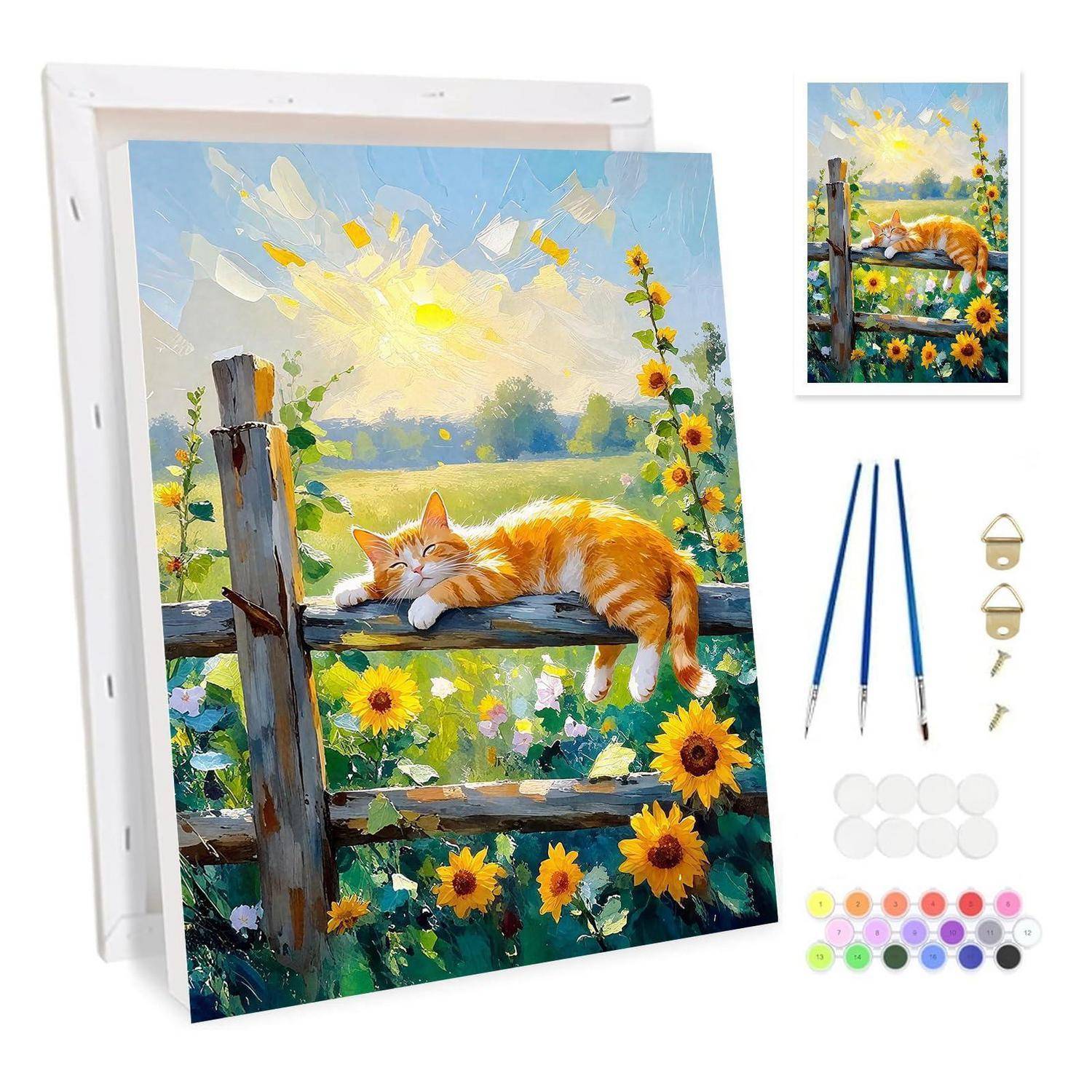 Malerei-Set mit einer schlafenden orangefarbenen Katze auf einem Zaun inmitten von Sonnenblumen, gezeigt als fertiges Muster mit Pinseln, Aufhängebeschlag und Farbtöpfen.