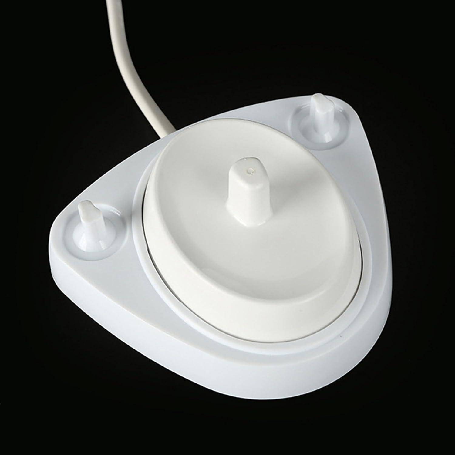 Weißer dreieckiger Drehregler-Dimmer mit zentralem Drehknopf und Kabel auf schwarzem Hintergrund.