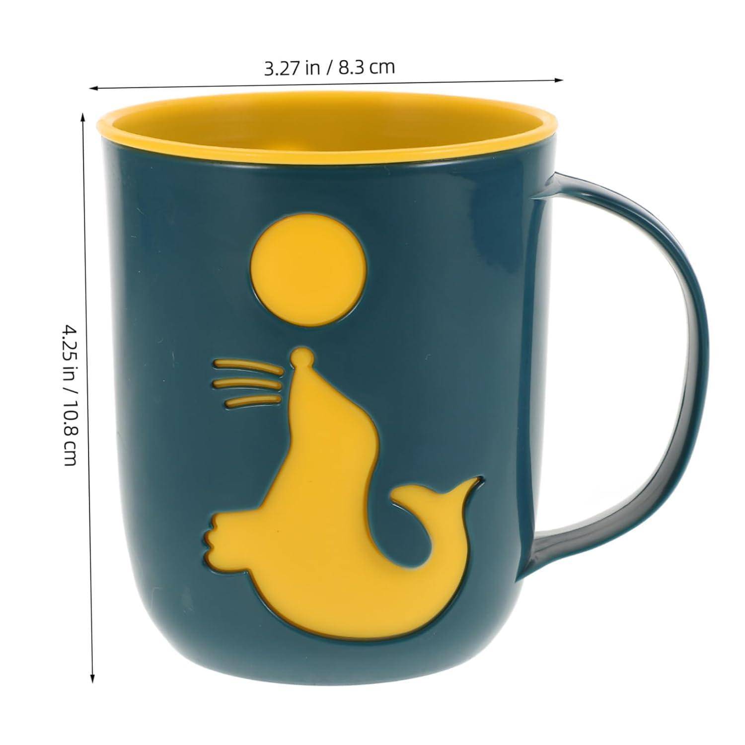Dunkelblaugrüner Becher mit gelbem Inneren und Meerjungfrau-Logo, gezeigt mit Größenmessungen 4,25 Zoll hoch und 3,27 Zoll breit.
