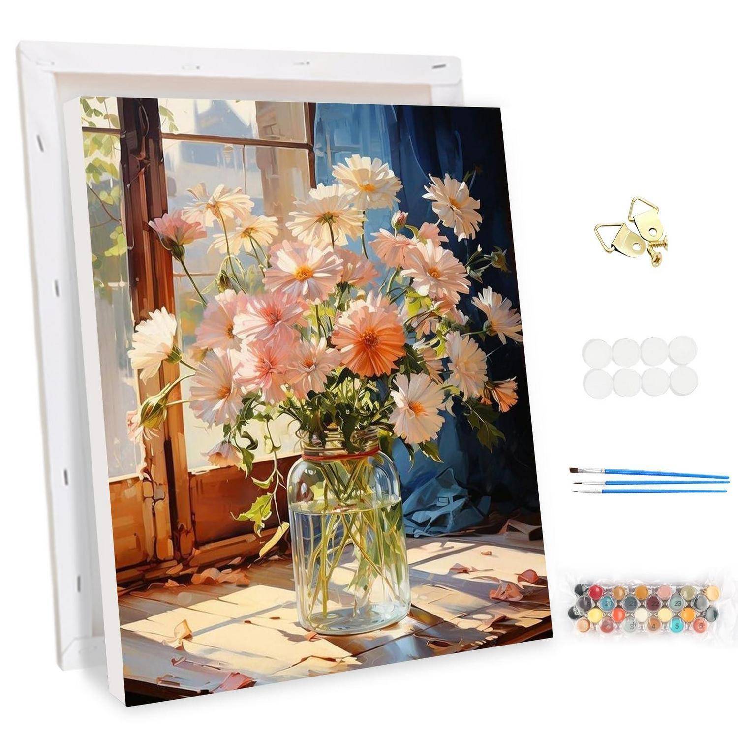 Diamantmalerei-Set mit einer Vase mit Pastellblumen an einem sonnigen Fenster, mit Leinwand, Werkzeugen und Perlen auf der Seite.