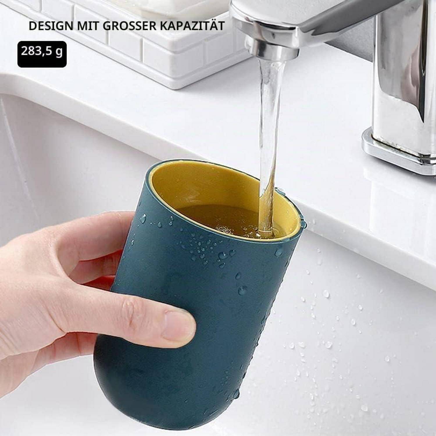 Hand hält eine blaue isolierte Tasse unter einem Wasserhahn, während sie mit Wasser gefüllt wird; Text liest „DESIGN MIT GROSSER KAPAZITÄT