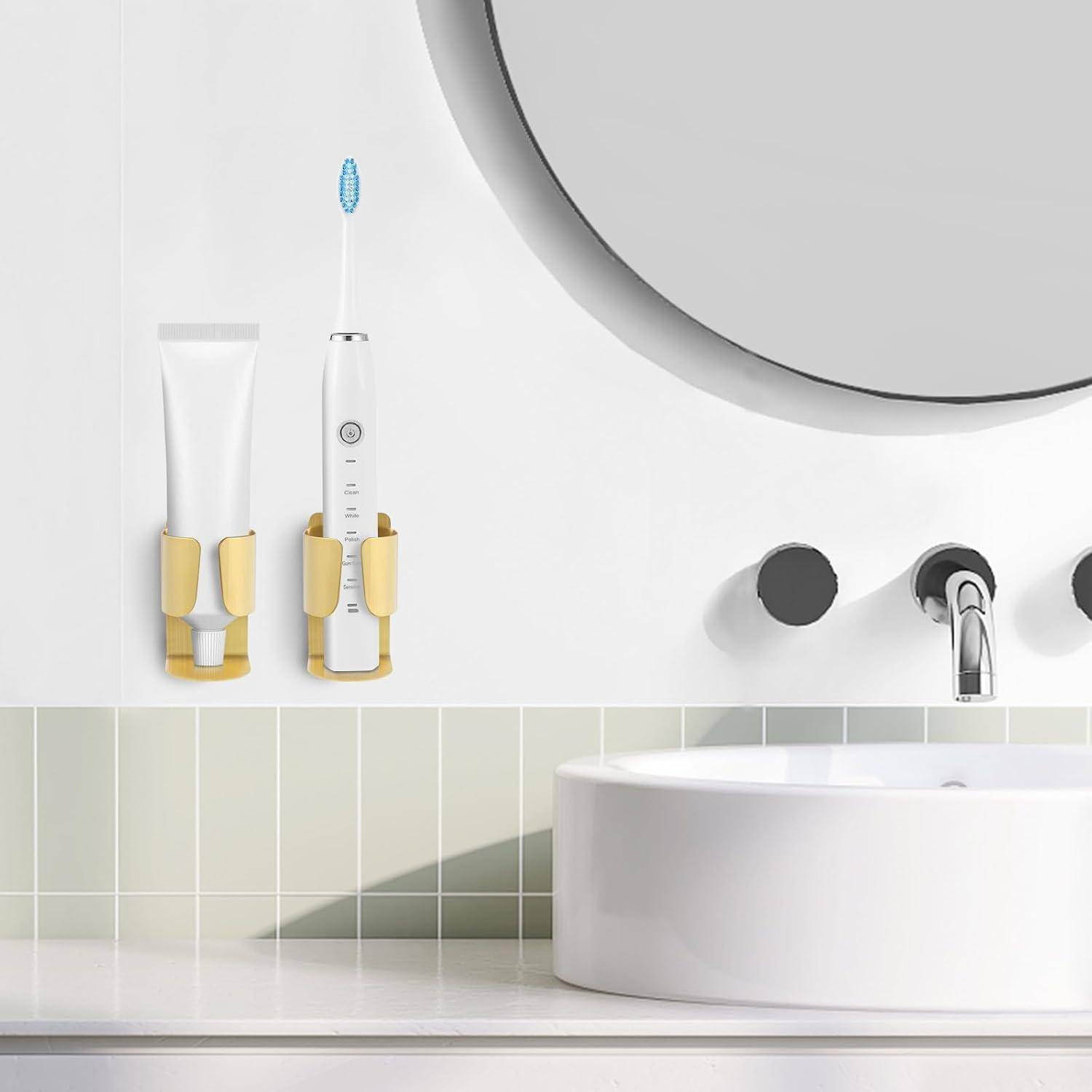 Moderner Badezimmerwaschbereich mit rundem Spiegel und an der Wand angebrachten Becherhältern, die eine Zahnpastatube und eine elektrische Zahnbürste in der Nähe des Wasserhahns halten.