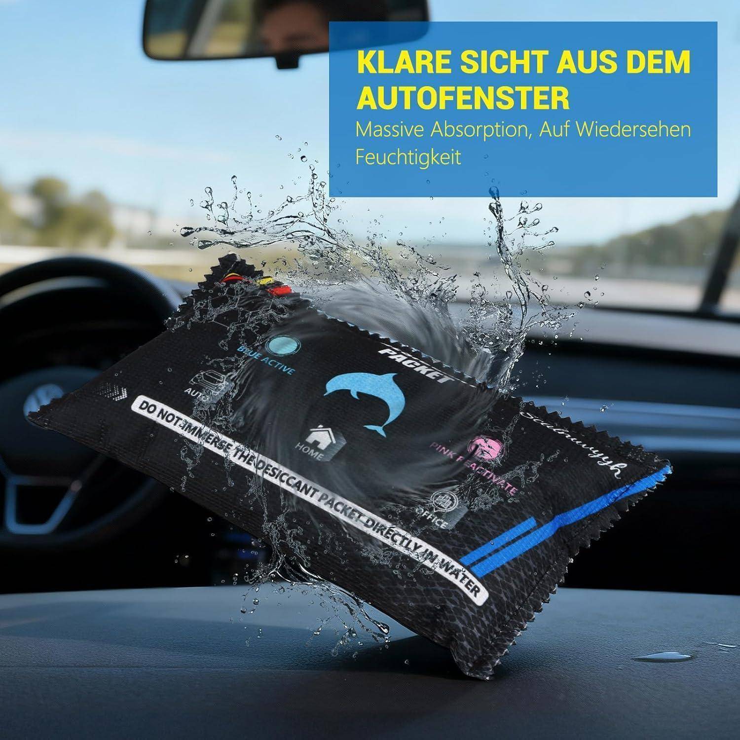 Feuchtigkeitsaufnehmendes Paket auf einem Armaturenbrett eines Autos, mit Text „KLARE SICHT AUS DEM AUTOFENSTER