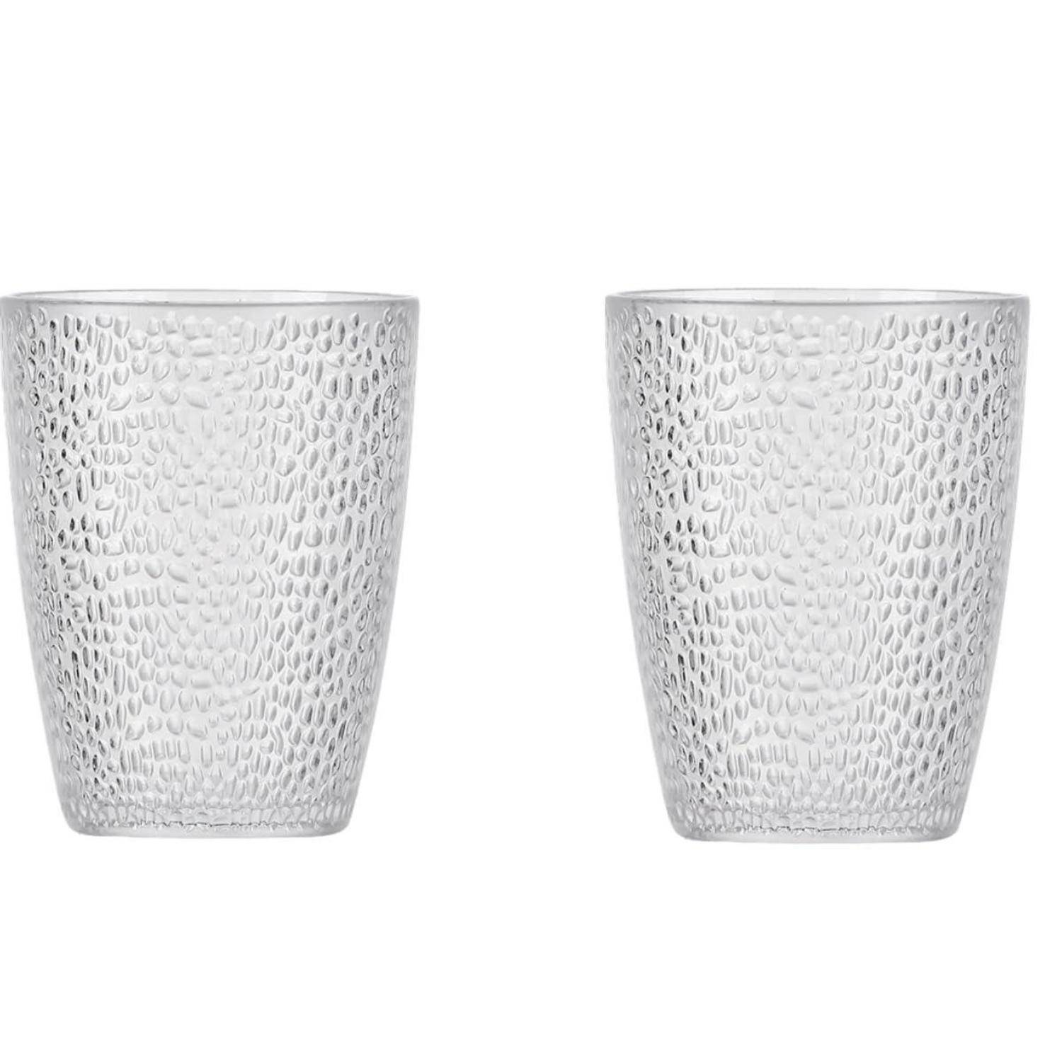 Zwei klare strukturierte Tumbler-Gläser nebeneinander auf weißem Hintergrund dargestellt.