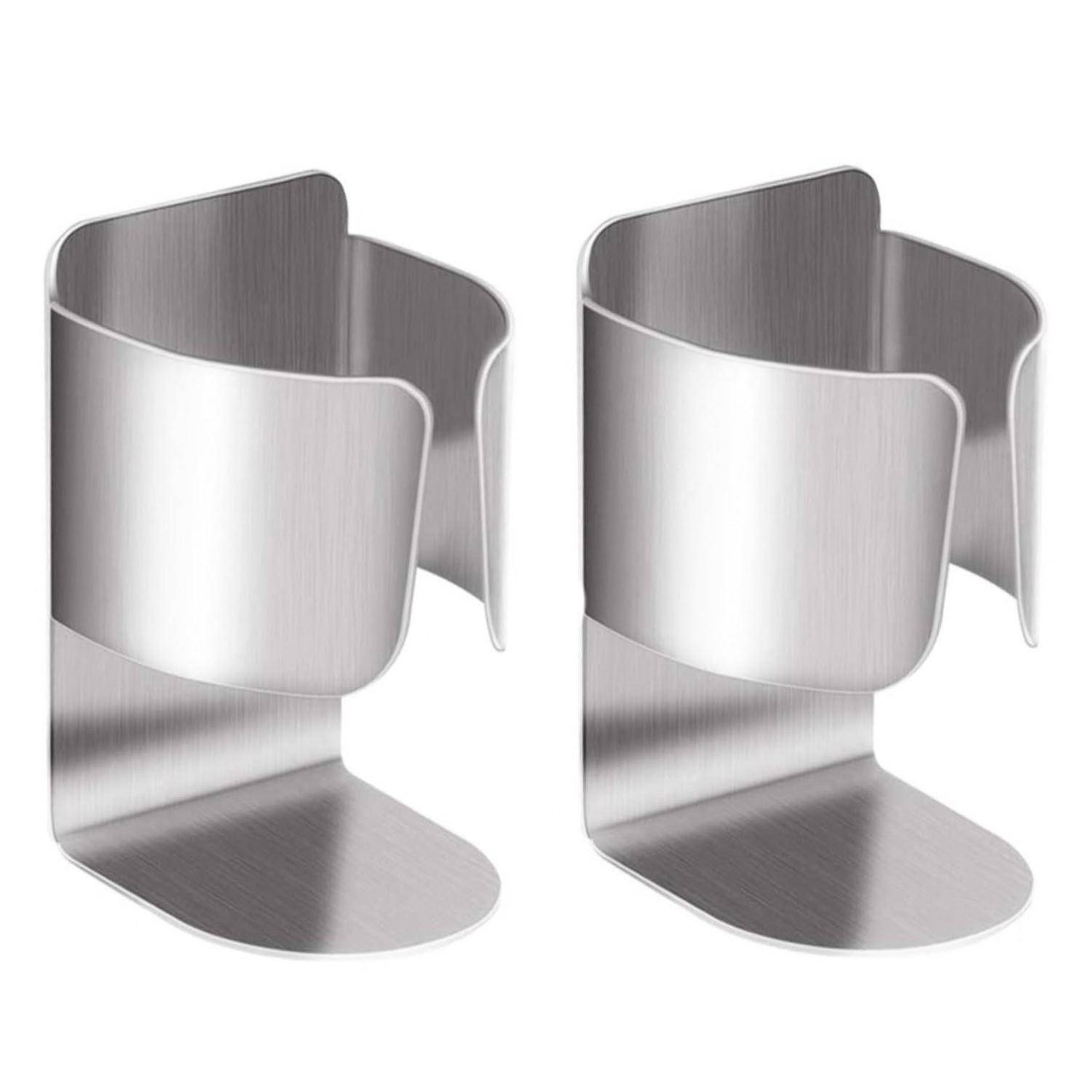 Zwei Behälter oder Utensilien-Halter aus Edelstahl nebeneinander auf weißem Hintergrund dargestellt.