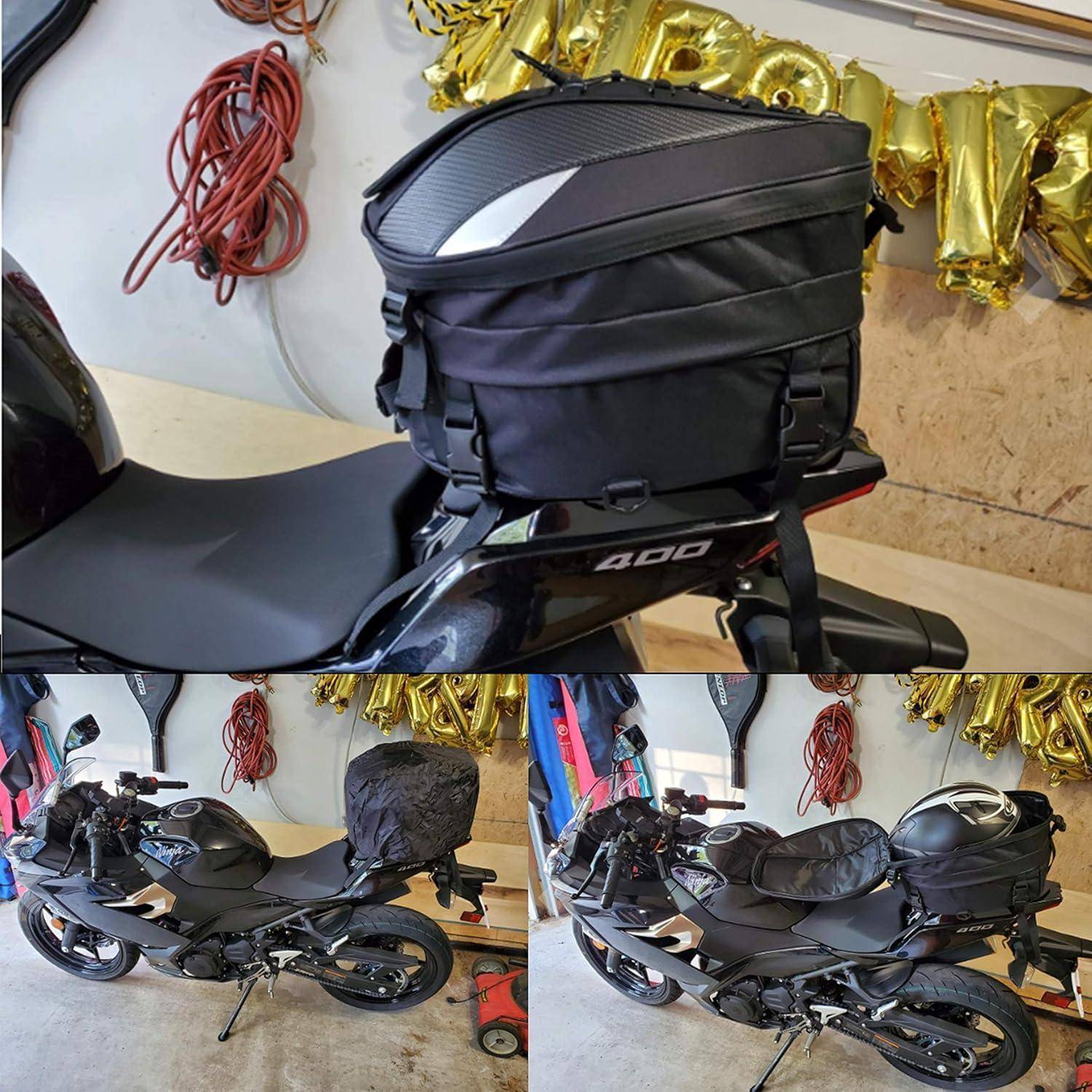 Schwarzes Sportmotorrad mit einer großen schwarzen Tankrucksacktasche, die im Bereich des Vordersitzes/Tanks montiert ist, in Nahaufnahmen und Seitenansichten in einer Garage gezeigt.