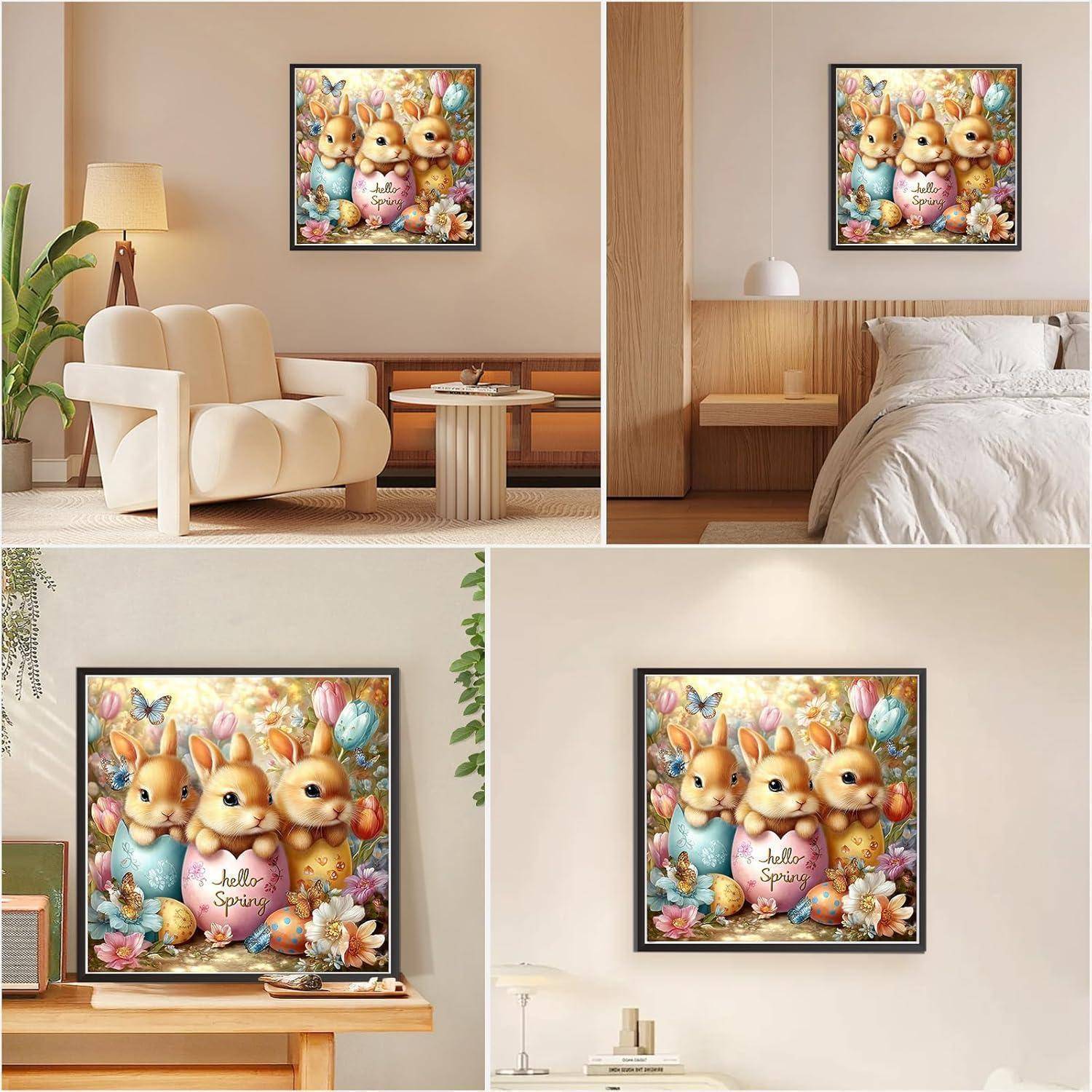 Gerahmte bunte Frühlings-Kunstwerke mit Häschen und Blumen, die in vier gestalteten Innenräumen präsentiert werden, einschließlich Wohnzimmer, Schlafzimmer und Tischplatzbereichen.