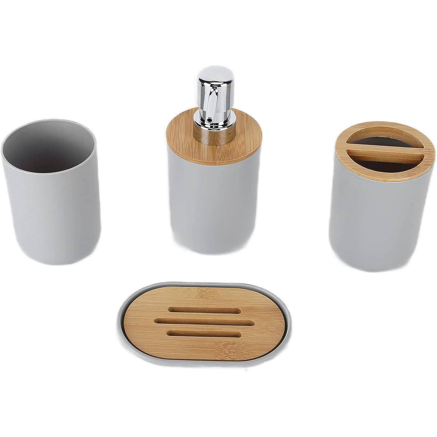 Satz von grauen zylindrischen Badezimmeraccessoires mit Bambusdeckeln: offener Becher, Seifenspender, Behälter mit Deckel und passendes Tablett.