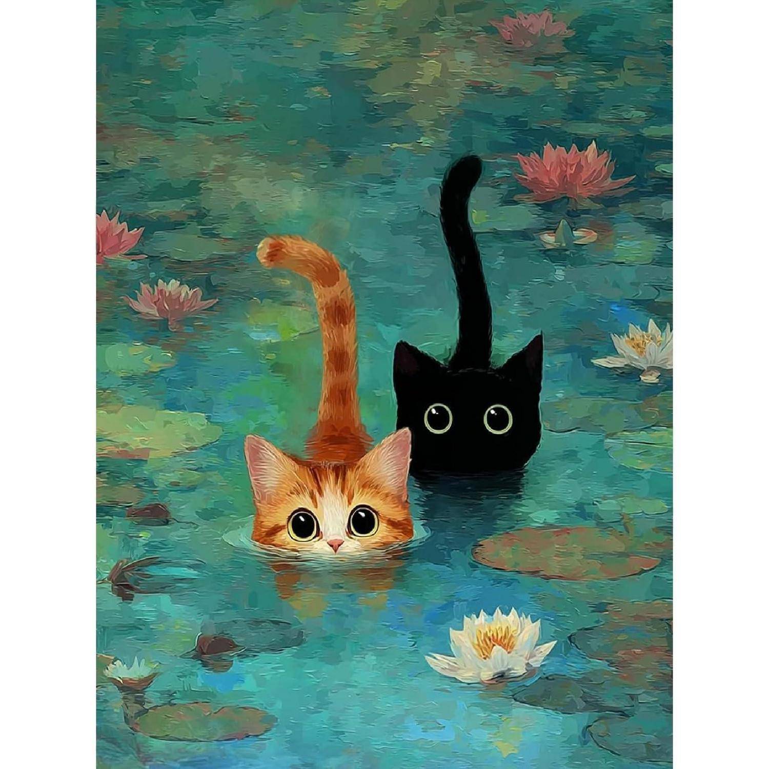 Zwei großäugige Katzen, eine orange und eine schwarze, schweben in einem Seerosenteich zwischen Seerosen.