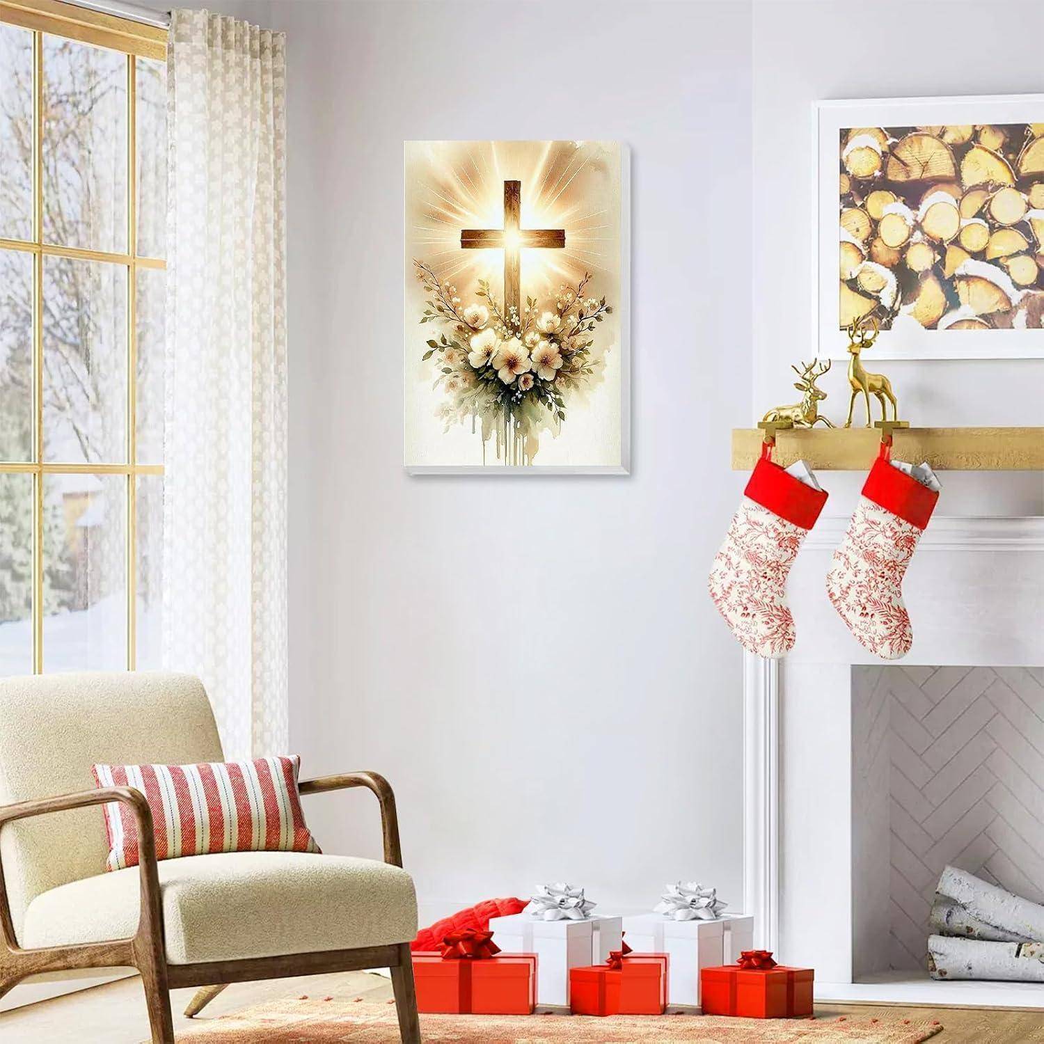 Gemütliches Wohnzimmer, das für Weihnachten dekoriert ist, mit Strümpfen auf dem Kaminsims, eingepackten Geschenken, leuchtender Kreuzwandkunst und einem gestreiften Sessel.