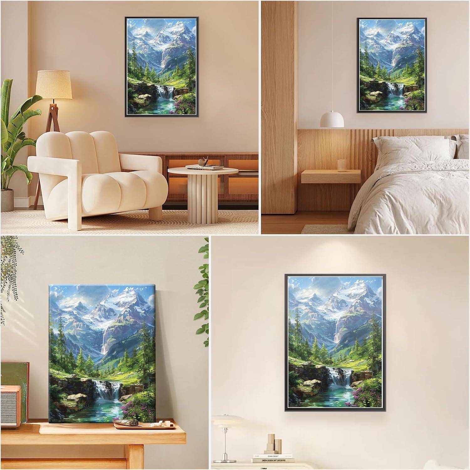 Collage eines gerahmten Berglandschaftsgemäldes, das in verschiedenen modernen Räumen dargestellt wird, darunter ein Wohnzimmer, ein Schlafzimmer und eine Tischplatteneinstellung.