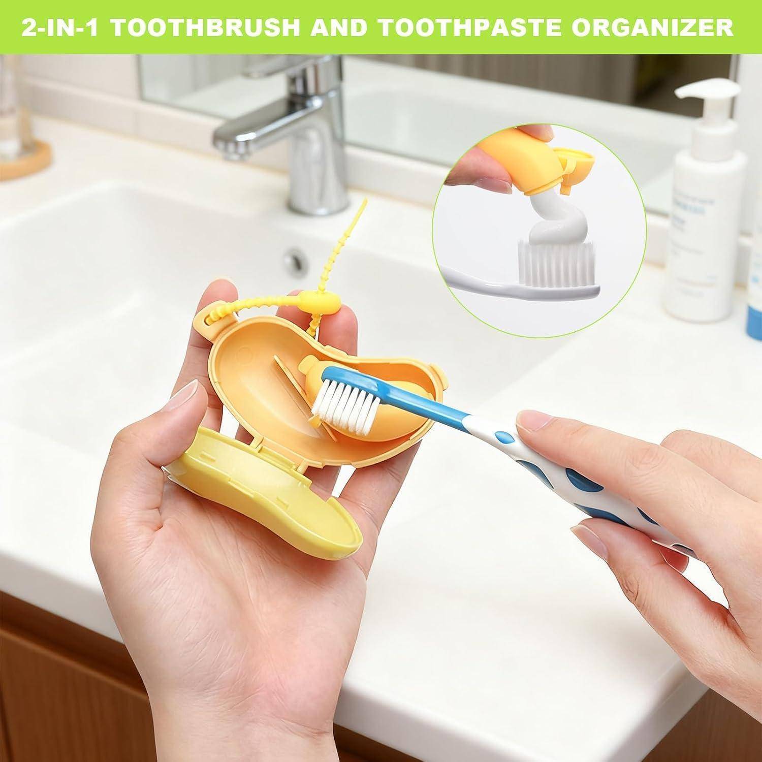 Hände halten eine gelbe 2-in-1-Zahnbürsten- und Zahnpastaorganizer, während eine Zahnbürste hineingelegt wird, gezeigt in einem Waschbeckenbereich im Badezimmer.
