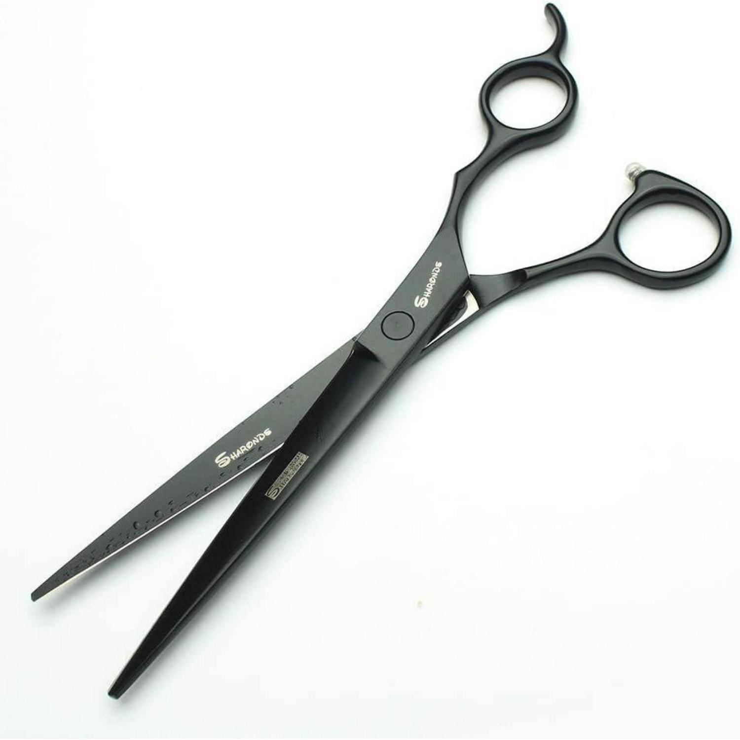 Schwarze Haarschneideschere mit Fingerschleifen, offen auf weißem Hintergrund gezeigt.