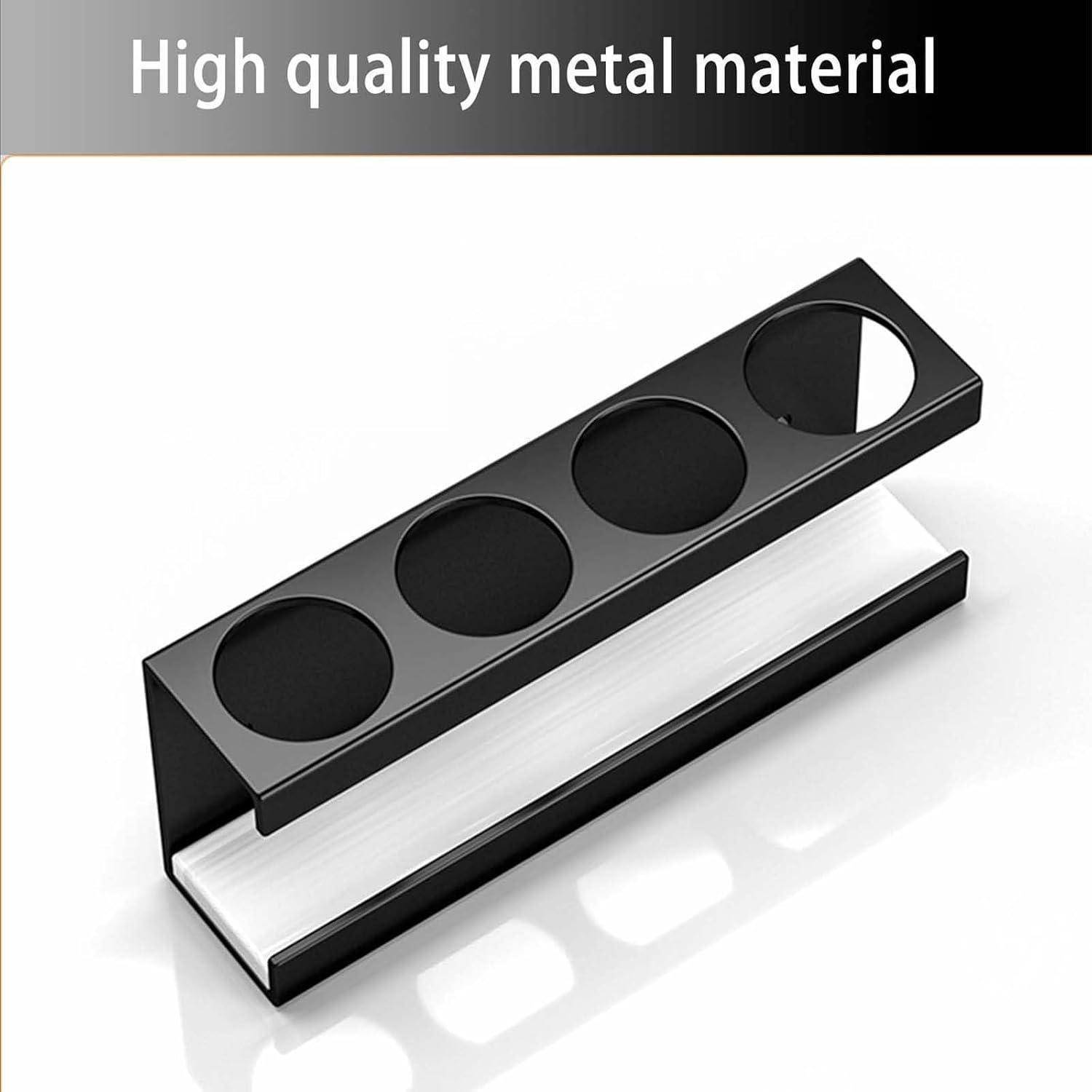 Schwarzer Metallständer mit vier kreisförmigen Schlitzen, beschriftet mit „Hochwertiges Metallmaterial