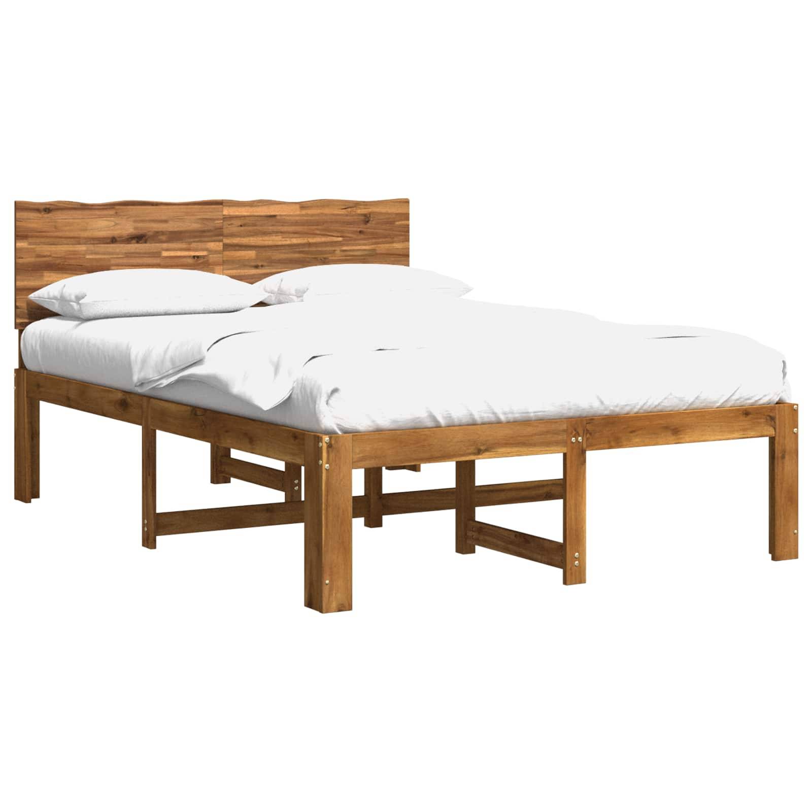 Holzrahmen für Bett mit Kopfteil aus Lamellen, weiße Bettwäsche und Kissen auf einfachem weißem Hintergrund.