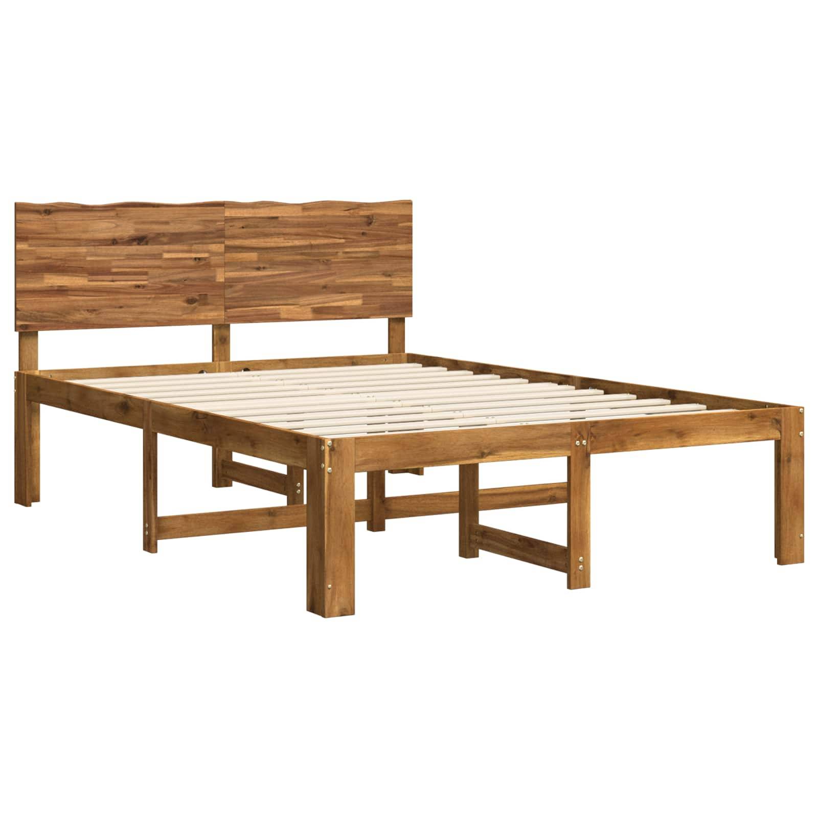 Holzbettrahmen mit Kopfteil, auf weißem Hintergrund dargestellt.
