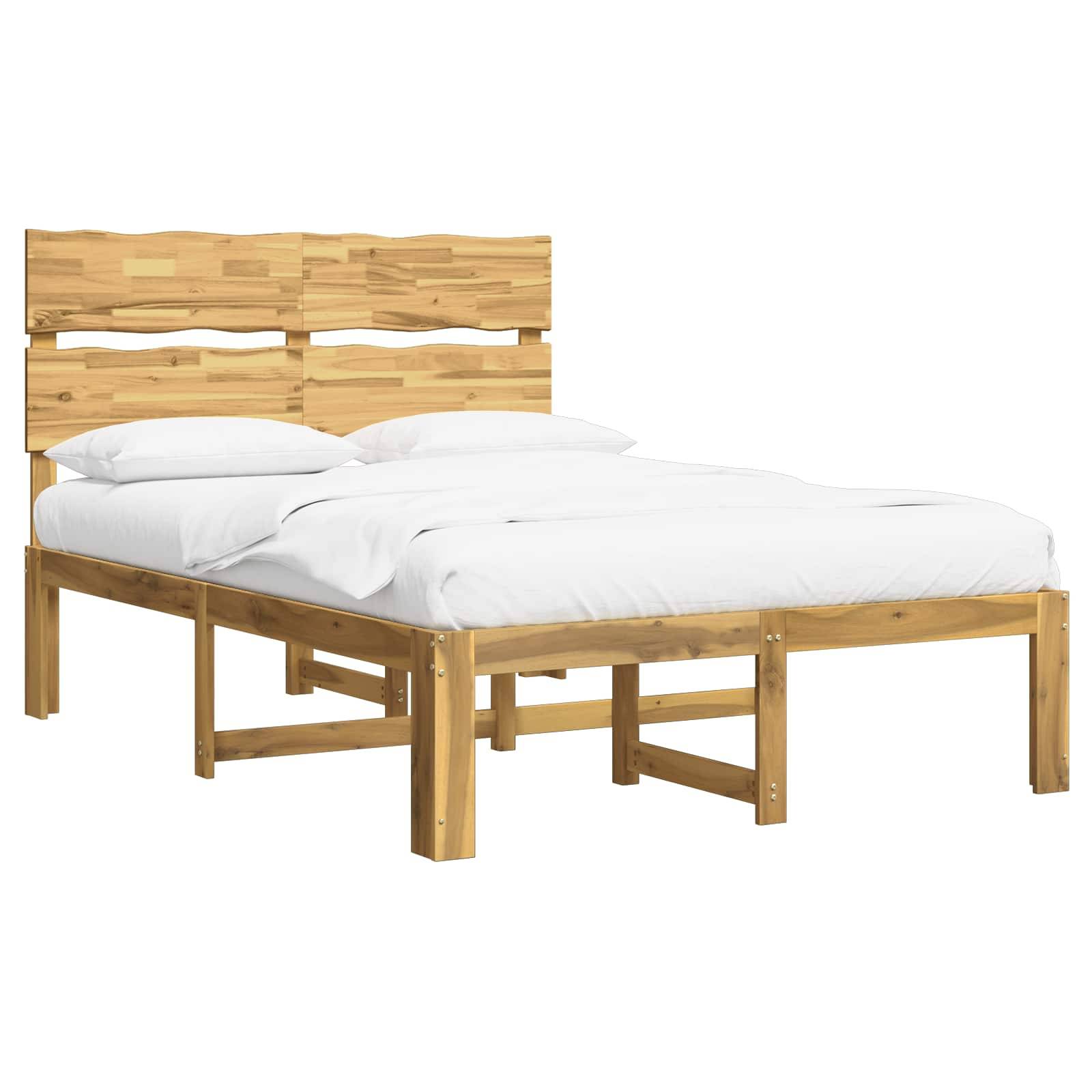 Holzrahmen-Bett mit Lamellenkopfteil und weißer Bettwäsche auf weißem Hintergrund.