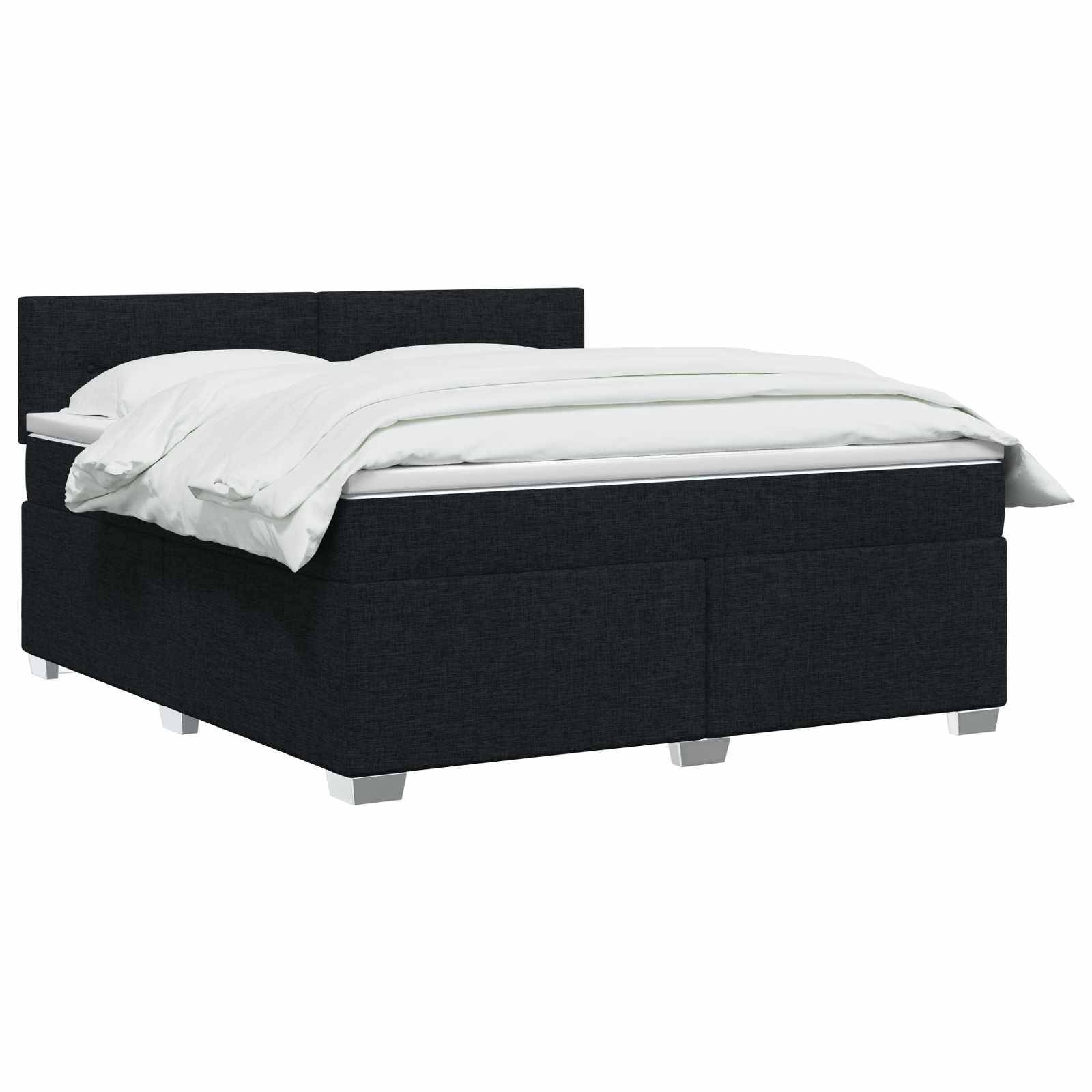 Schwarzes gepolstertes Bett mit weißer Bettwäsche auf einfachem weißem Hintergrund.
