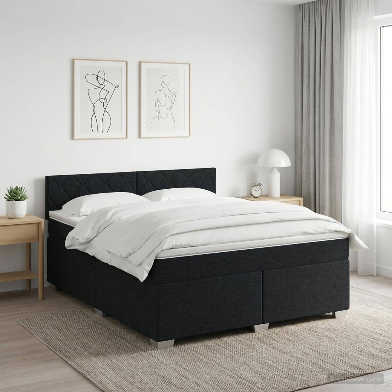 Minimales Schlafzimmer mit einem schwarzen gepolsterten Bett mit weißer Bettwäsche, flankiert von kleinen Holznachttischen, gerahmter abstrakter Kunst und durchscheinenden Vorhängen an einem hellen Fenster.
