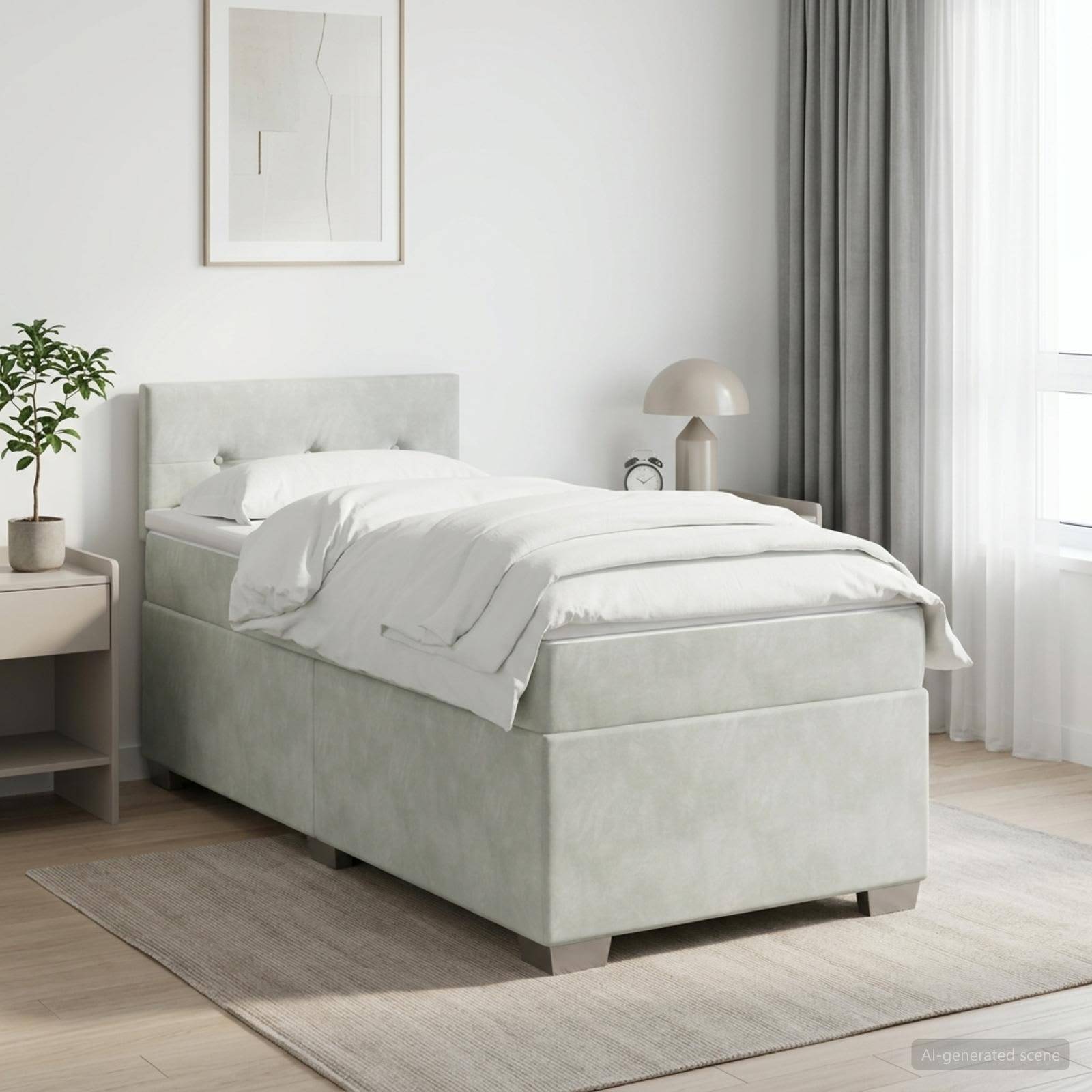 Ein ordentlich gemachtes, hellgraues, gepolstertes Bett in einem hellen, minimalistischen Schlafzimmer mit einem Nachttisch, einer Lampe, einer Pflanze, gerahmter Kunst und Vorhängen.