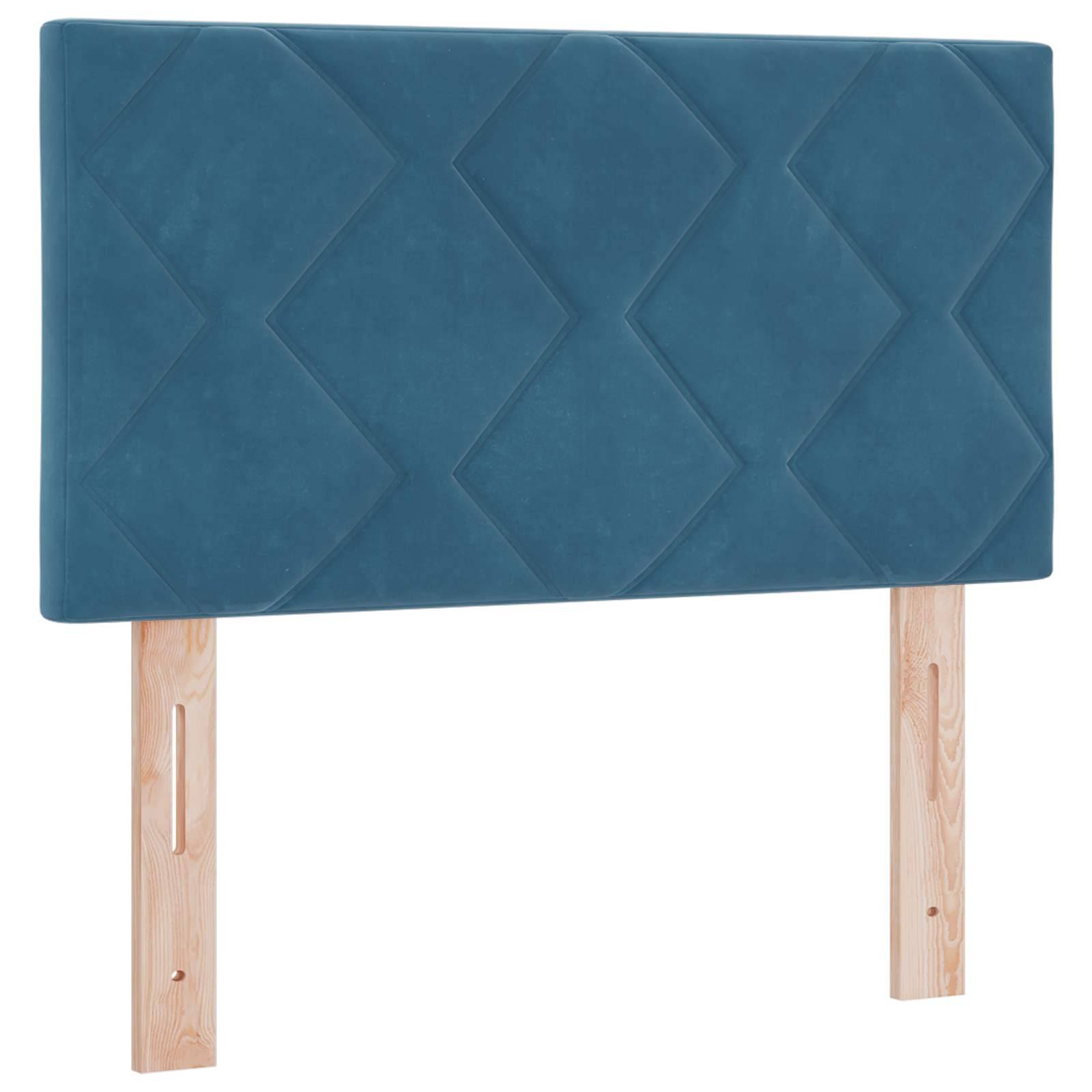 Blaugepolstertes Kopfteil mit Rautensteppung und zwei Beinen aus hellem Holz auf weißem Hintergrund.